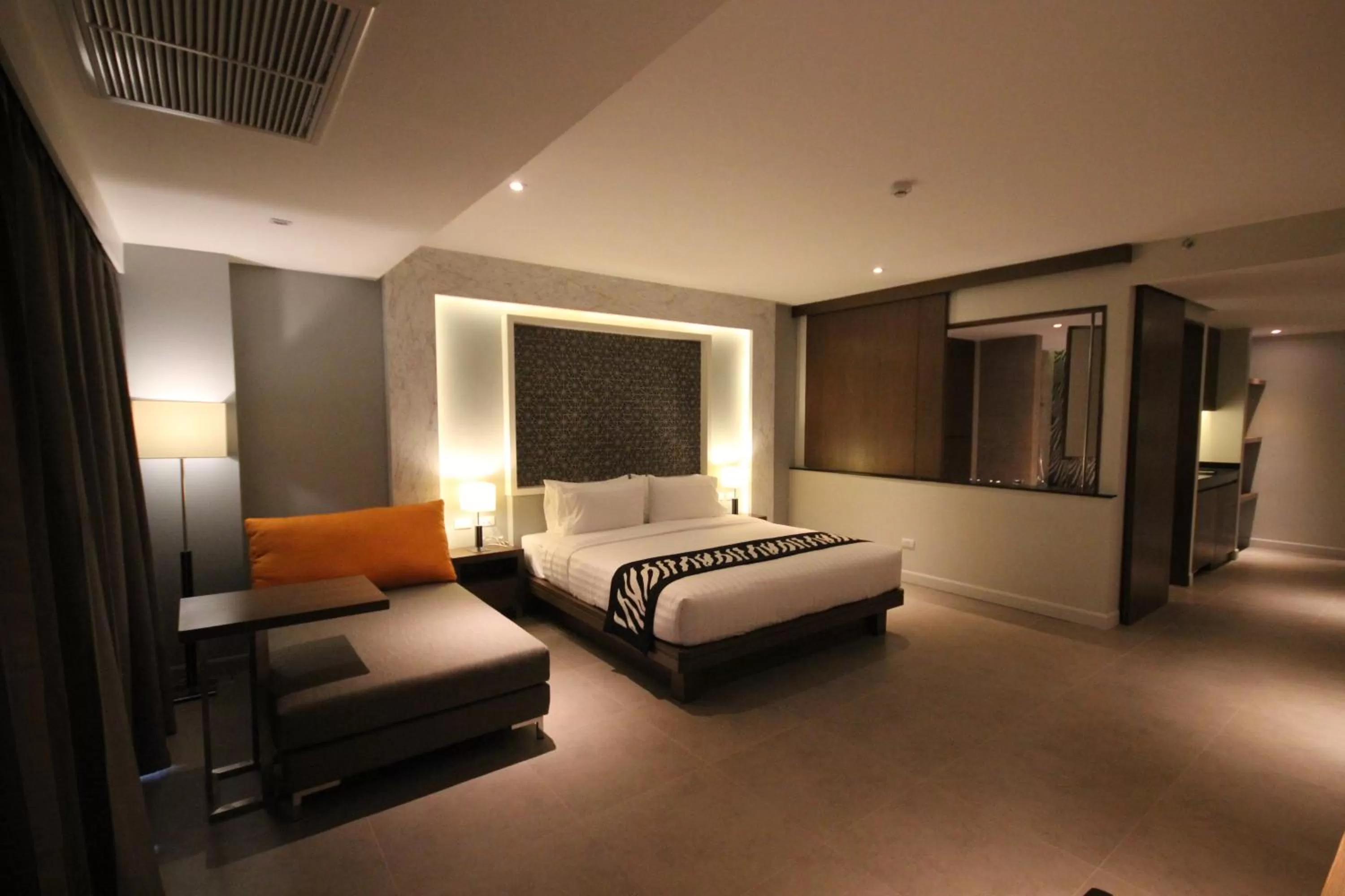 Bed in Season Five Hotel