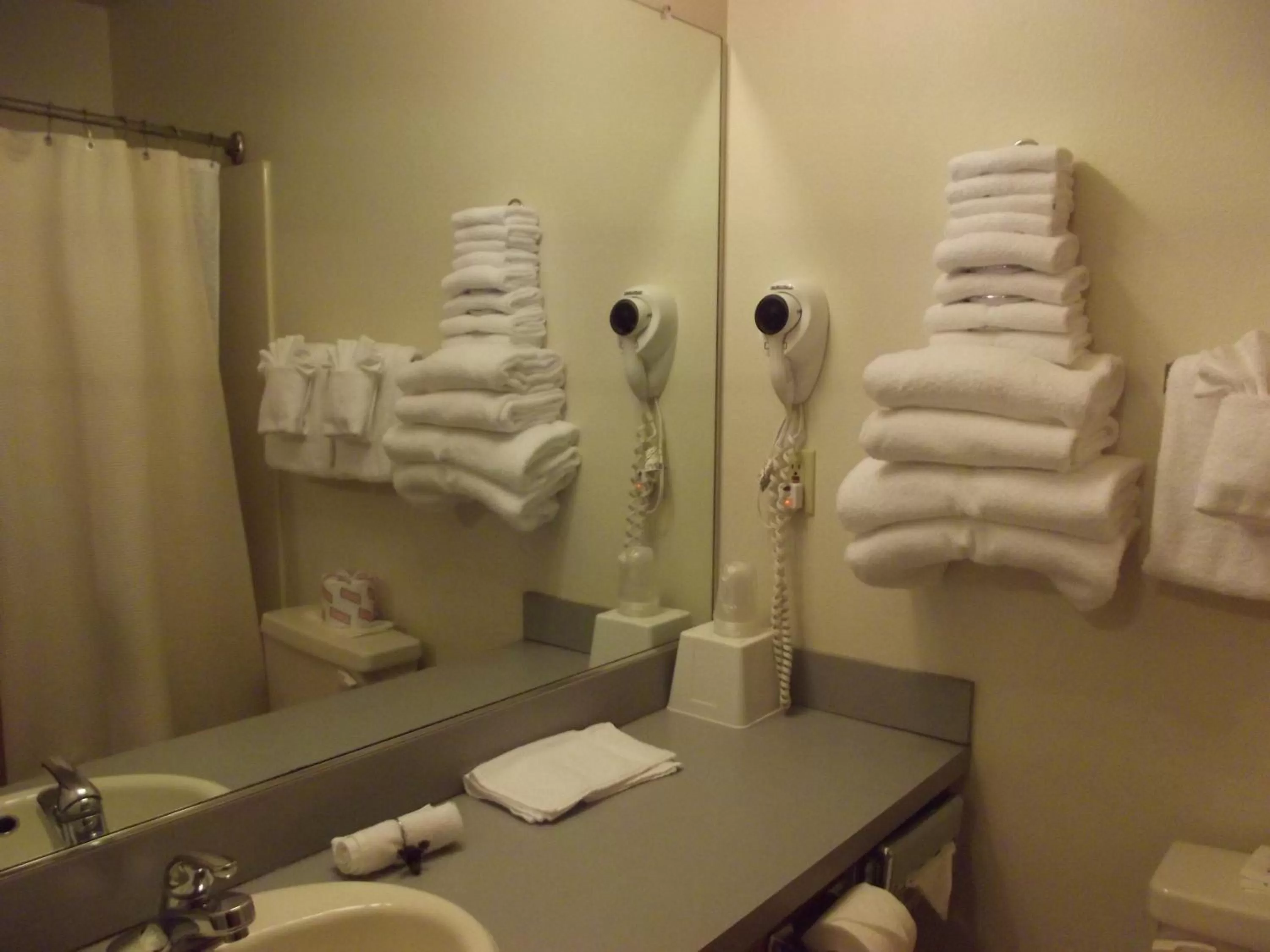 Bathroom in Hillcrest Inn