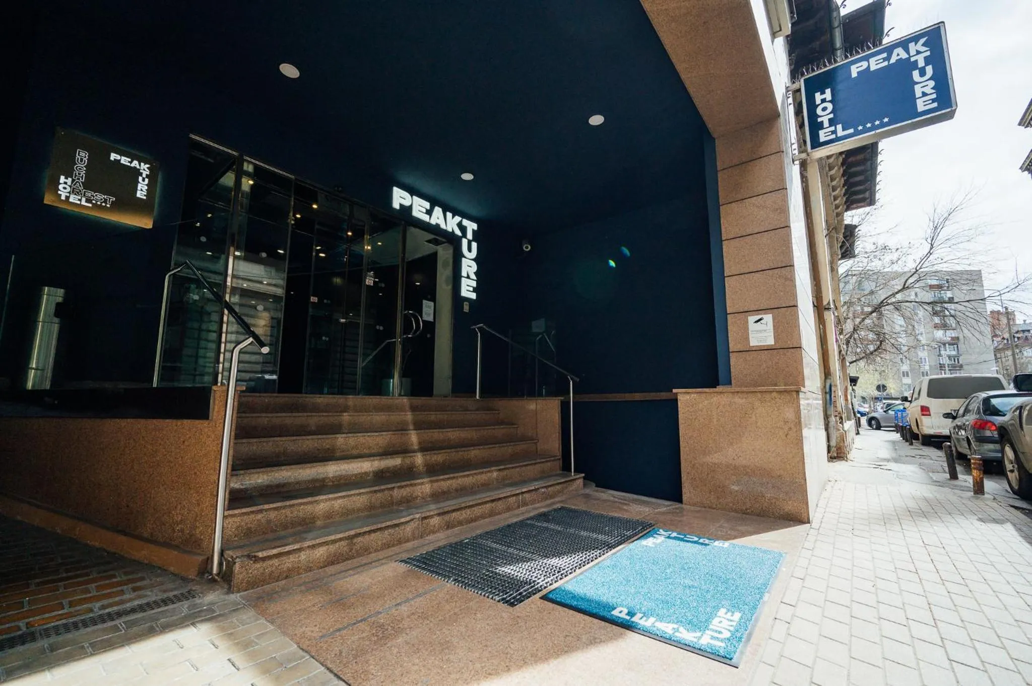 Facade/entrance in Peakture Hotel