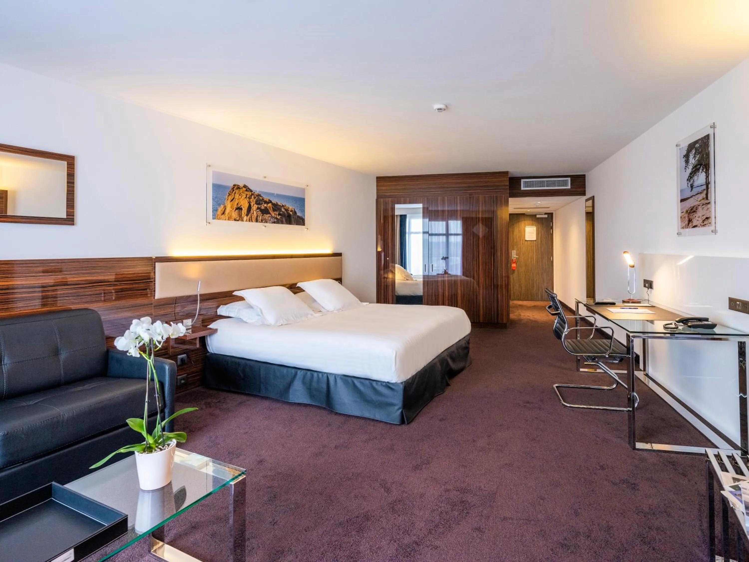 Photo of the whole room, Bed in Westotel Le Pouliguen