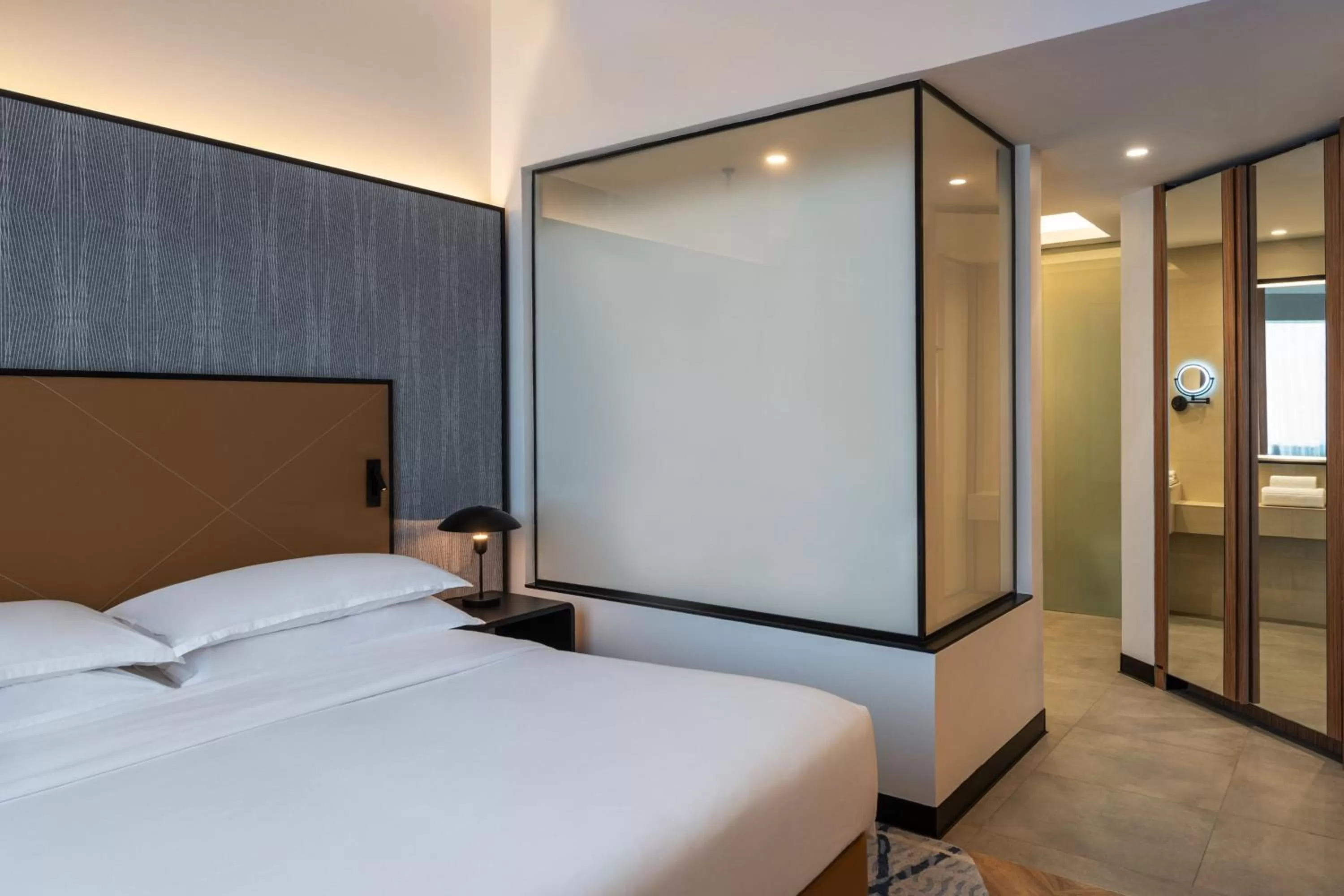 Bedroom, Bed in Sheraton Mall of the Emirates Hotel, Dubai