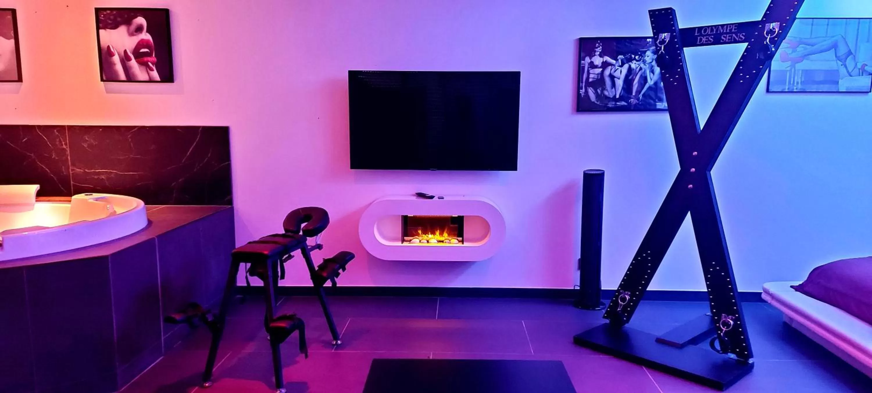 TV/Entertainment Center in L'OLYMPE DES SENS