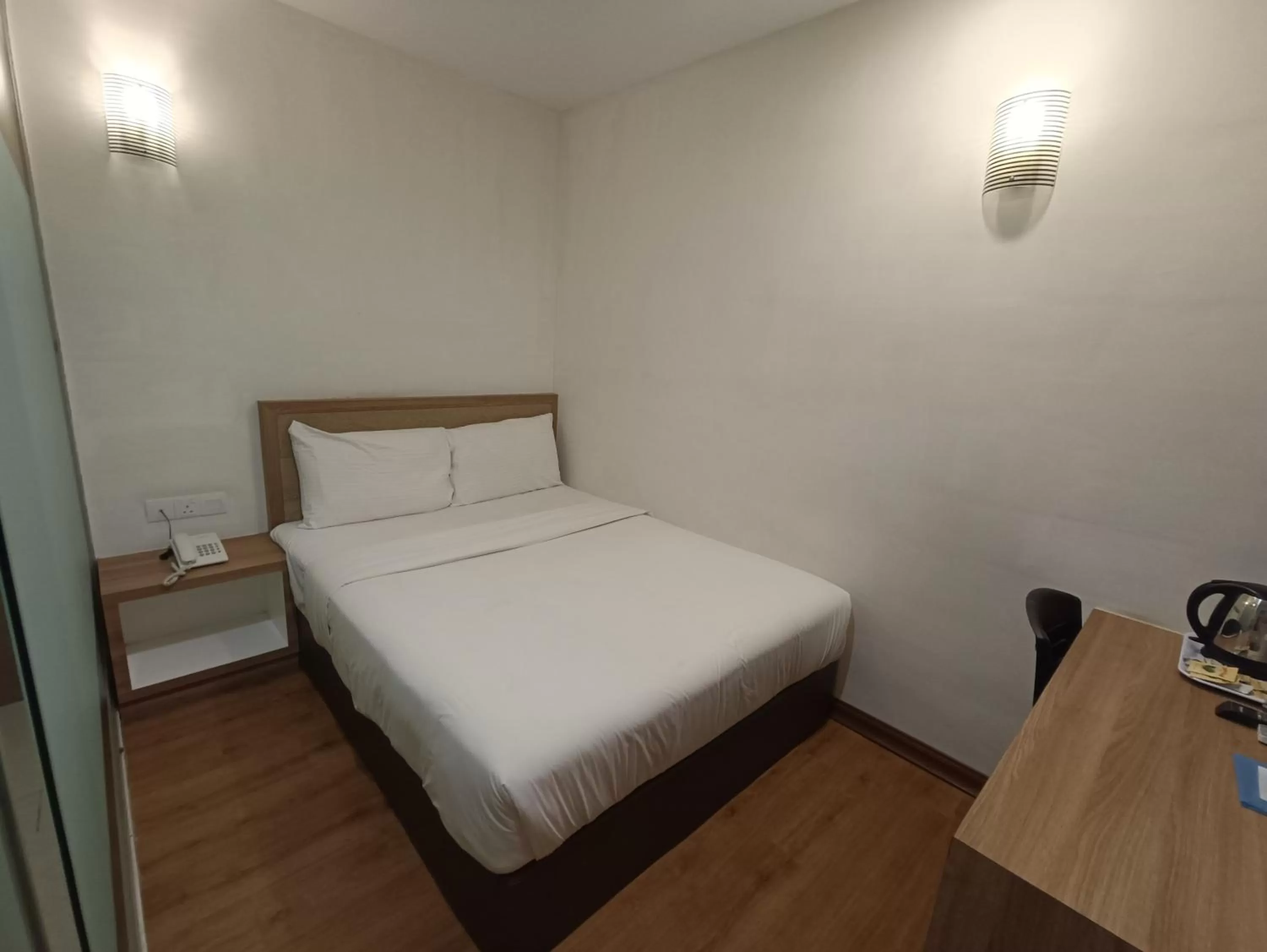 Bedroom, Bed in Greencity Hotel