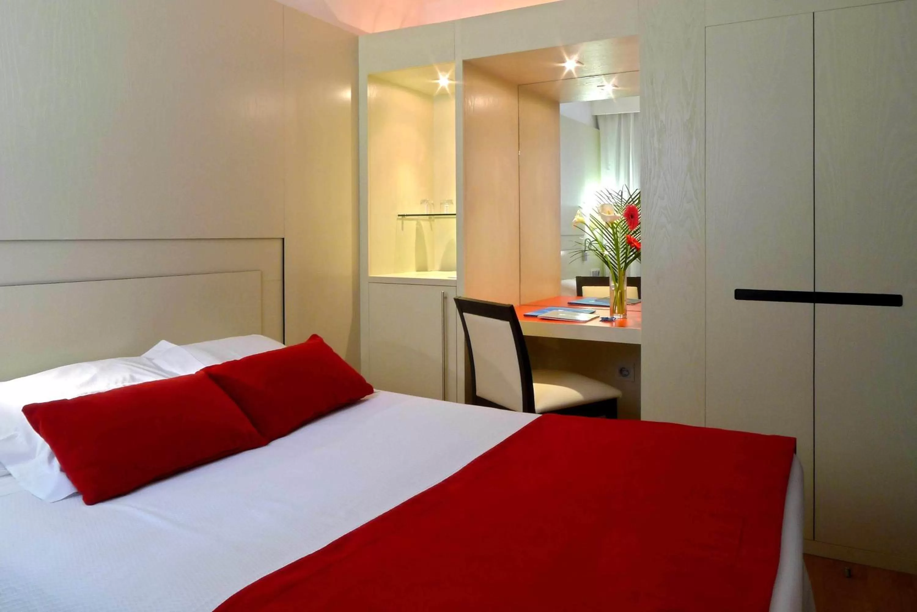 Bed in Grupotel Gravina