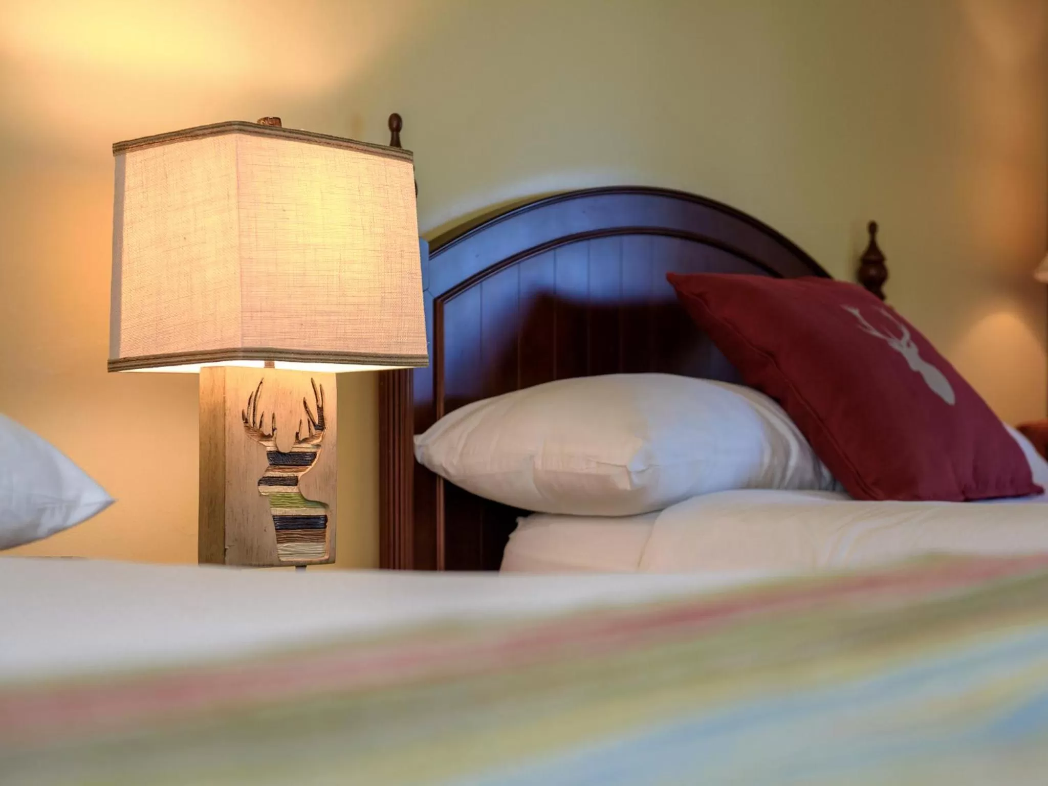 Bedroom, Bed in Deerhurst Resort