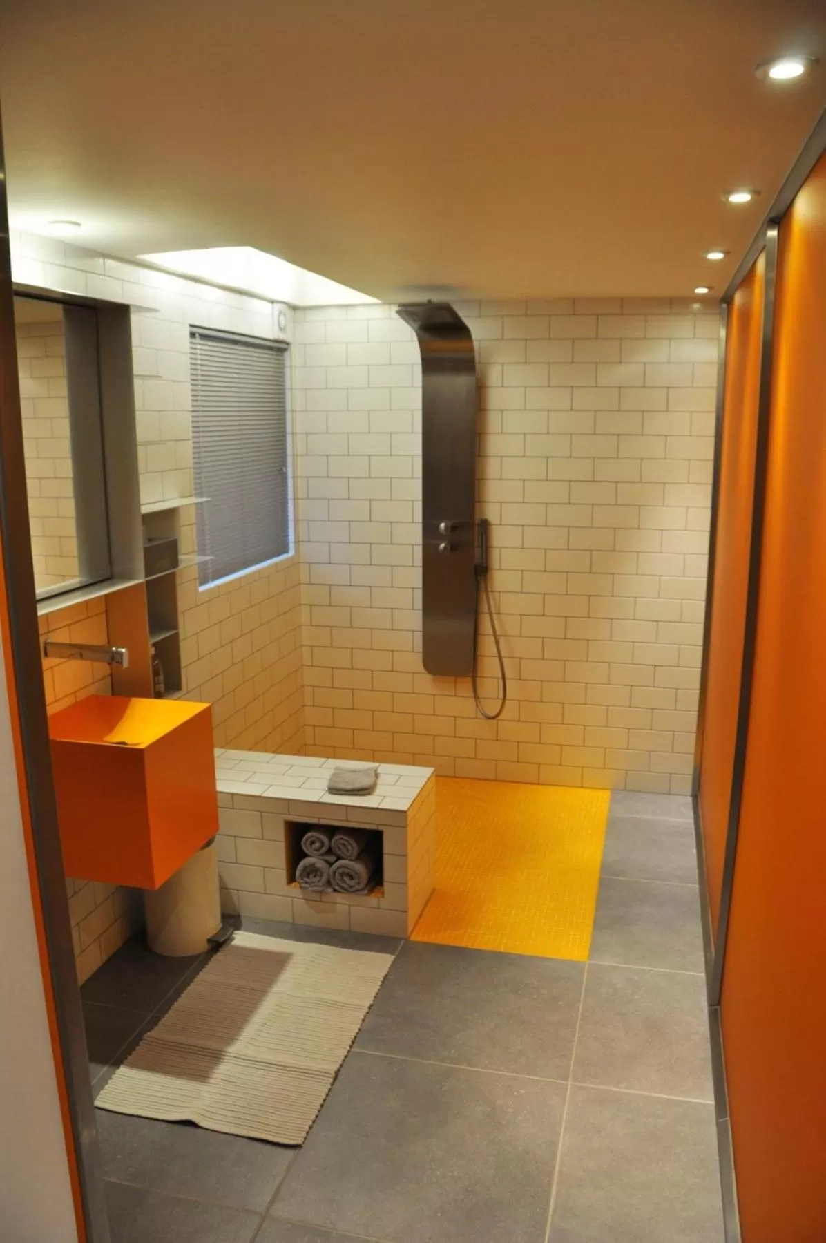 Shower, Bathroom in Le Jour et la Nuit, Maison d'hôtes