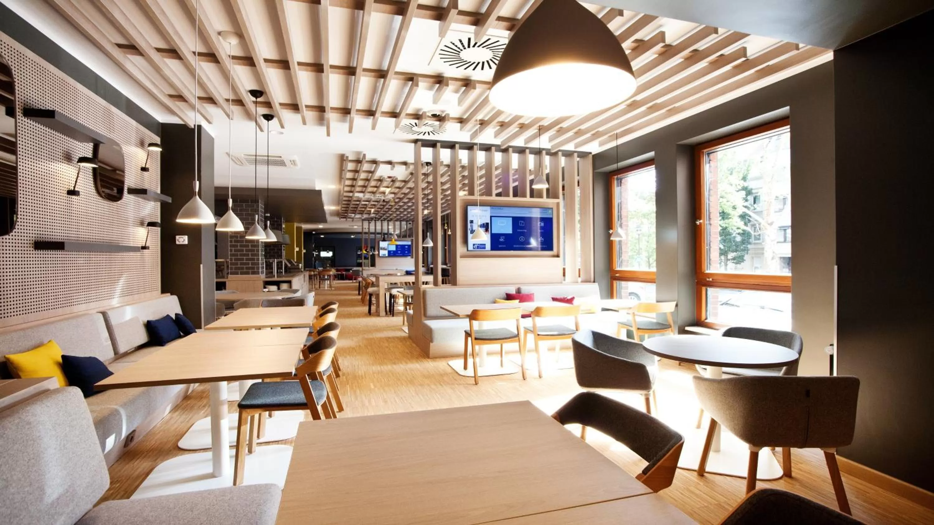 Restaurant/places to eat in Holiday Inn Express - Saarbrücken by IHG