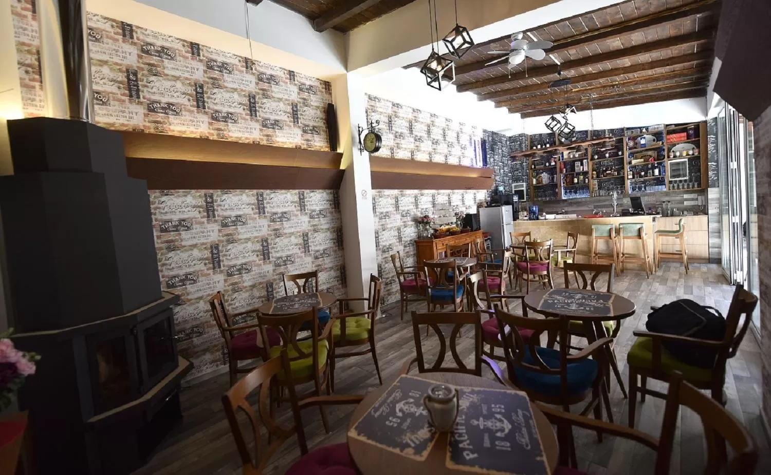 Restaurant/Places to Eat in Villa Nina Hotel & Lounge bar