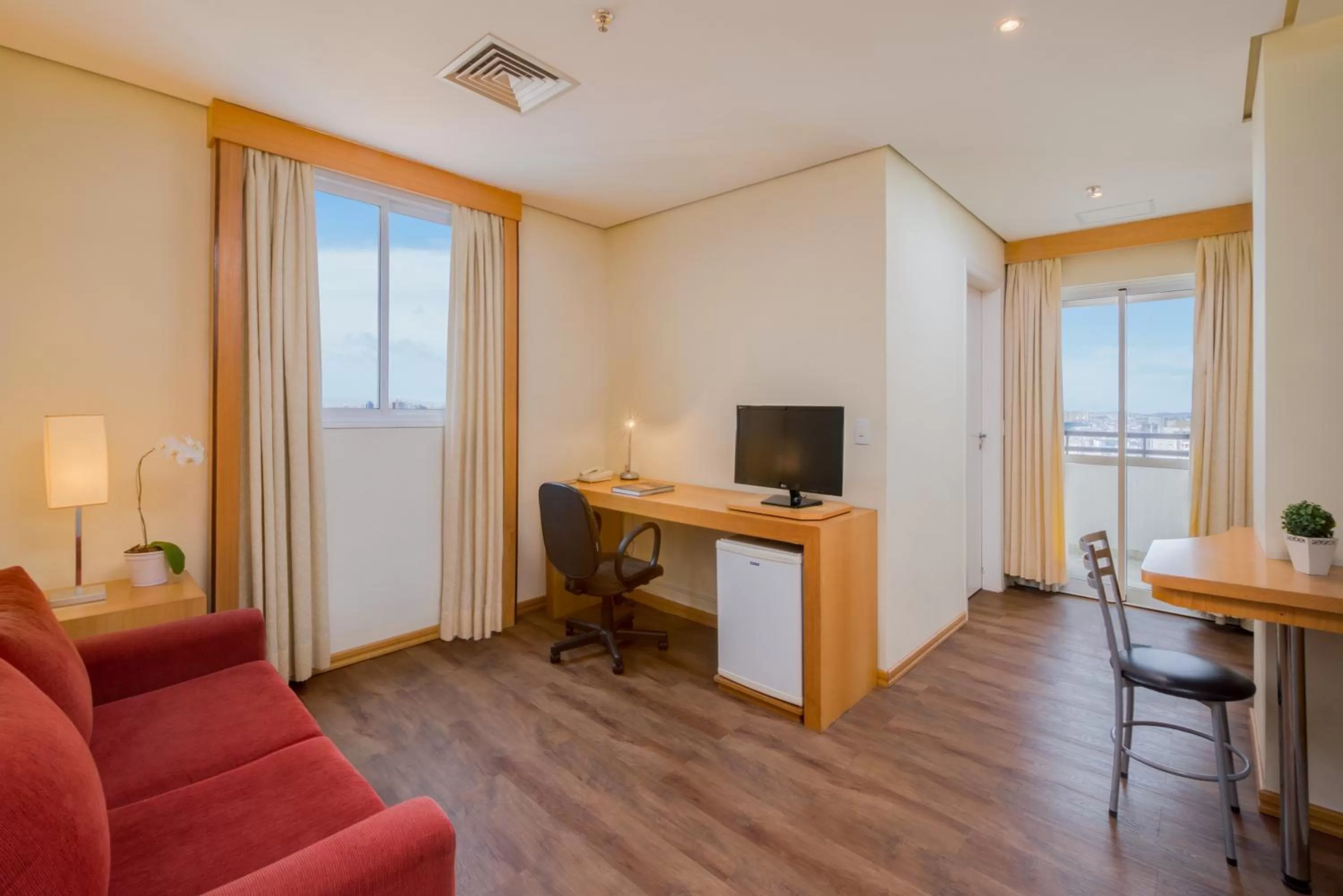 Photo of the whole room in Blue Tree Towers All Suites Santo André