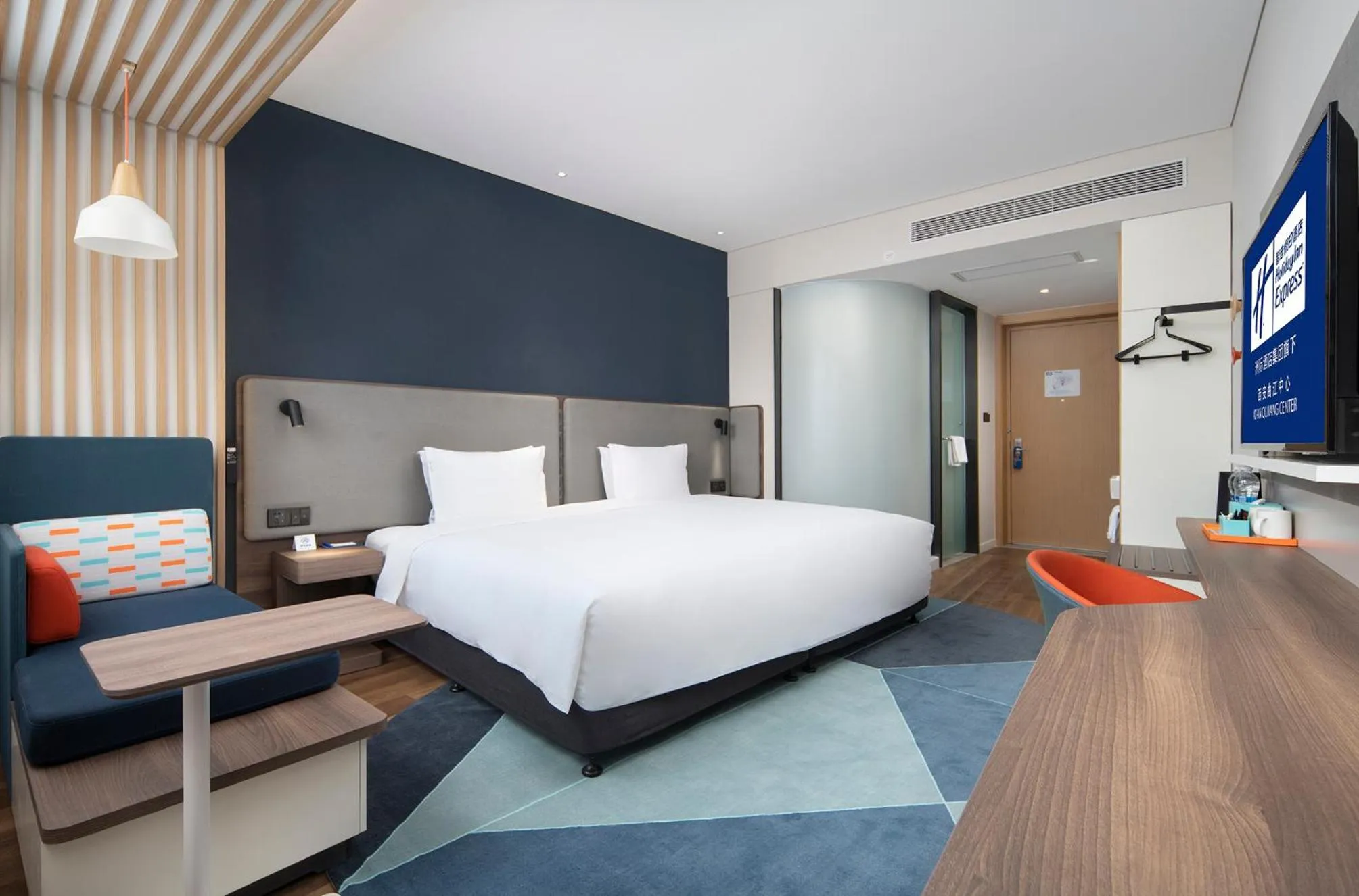 Property building, Bed in Holiday Inn Express Xi'an Qujiang Center by IHG