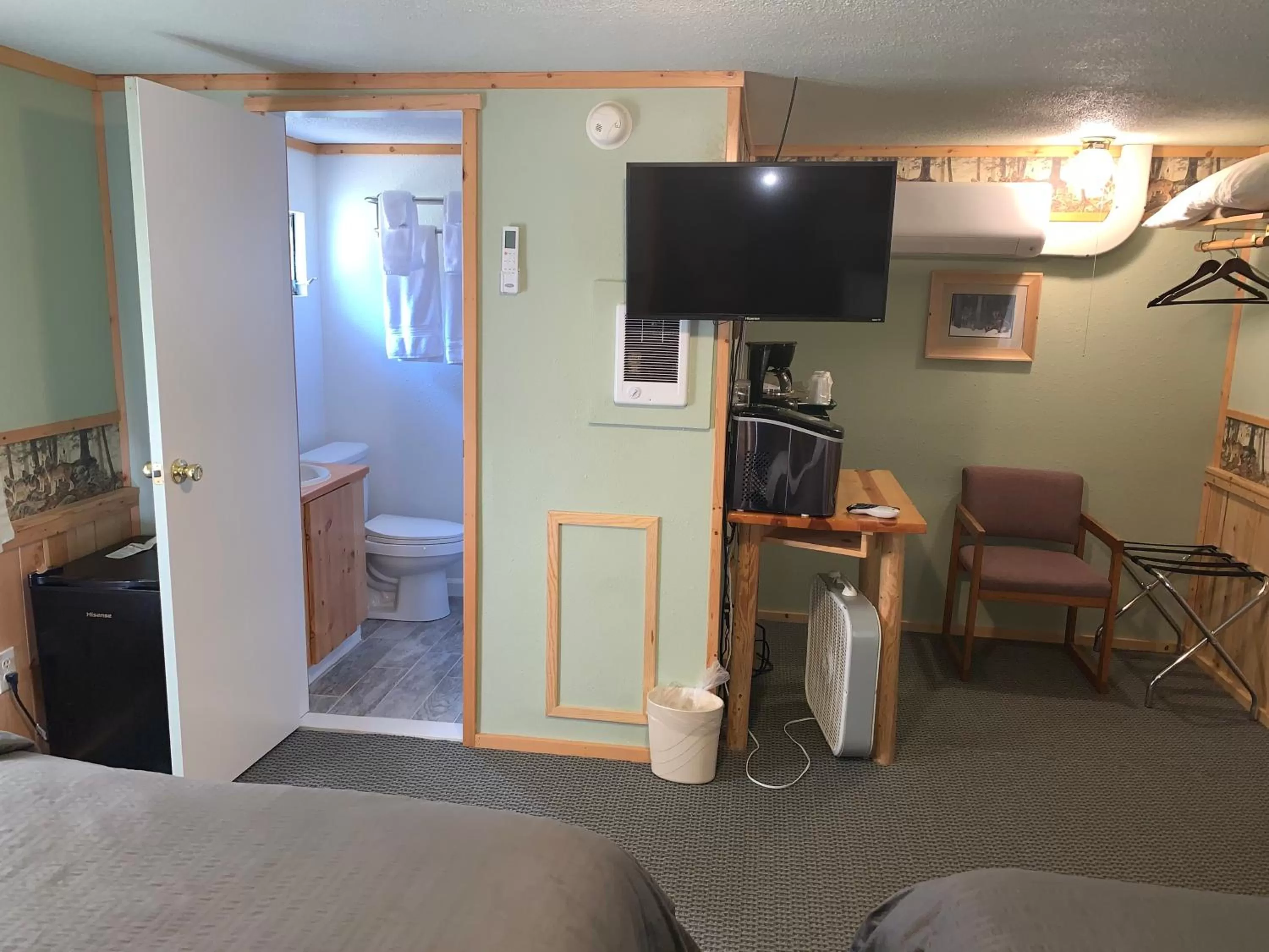 TV and multimedia, Bed in Glacier Haven Inn