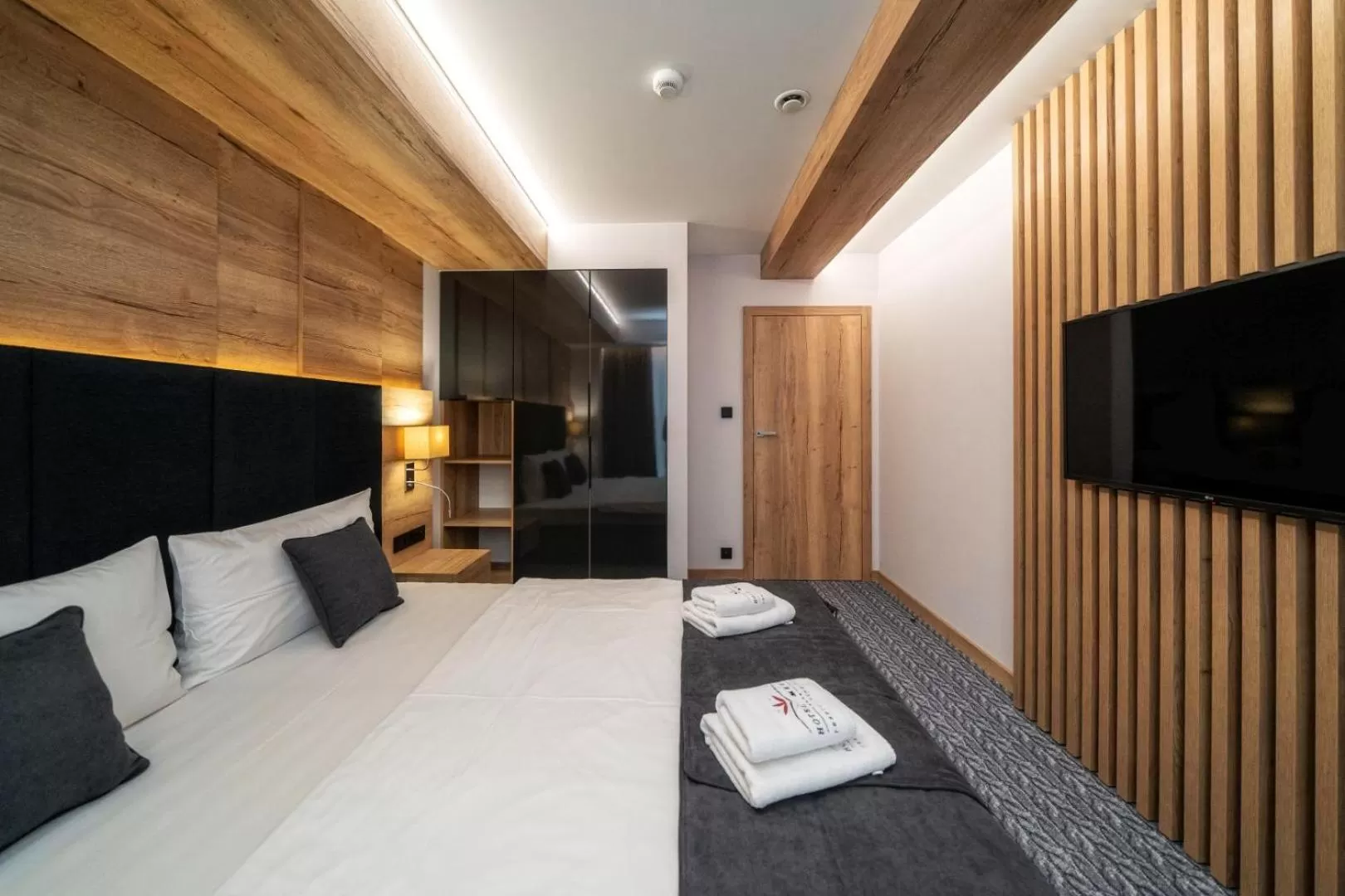 Bed in Hotel META Resort & Vine SPA