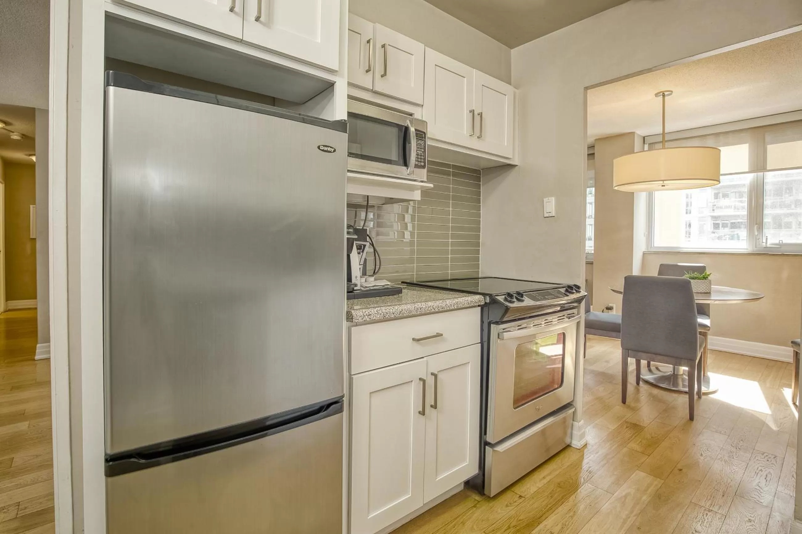 Kitchen or kitchenette in Town Inn Suites Hotel