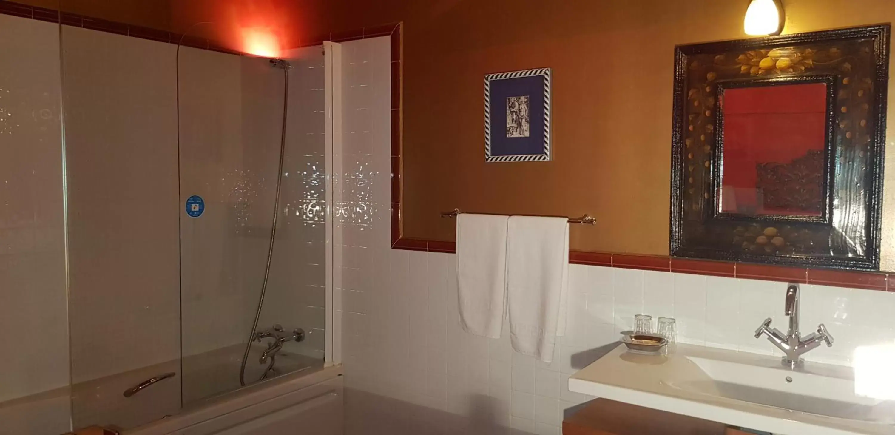 Double Room with Spa Bath in Hotel Sara De Ur Double Room with Spa Bath in Hotel Sara De Ur