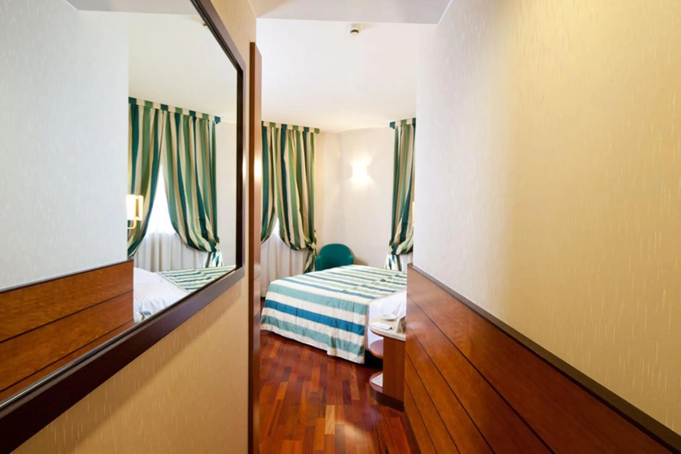 Photo of the whole room, Bed in Hotel Mirage Sure Hotel Collection by Best Western