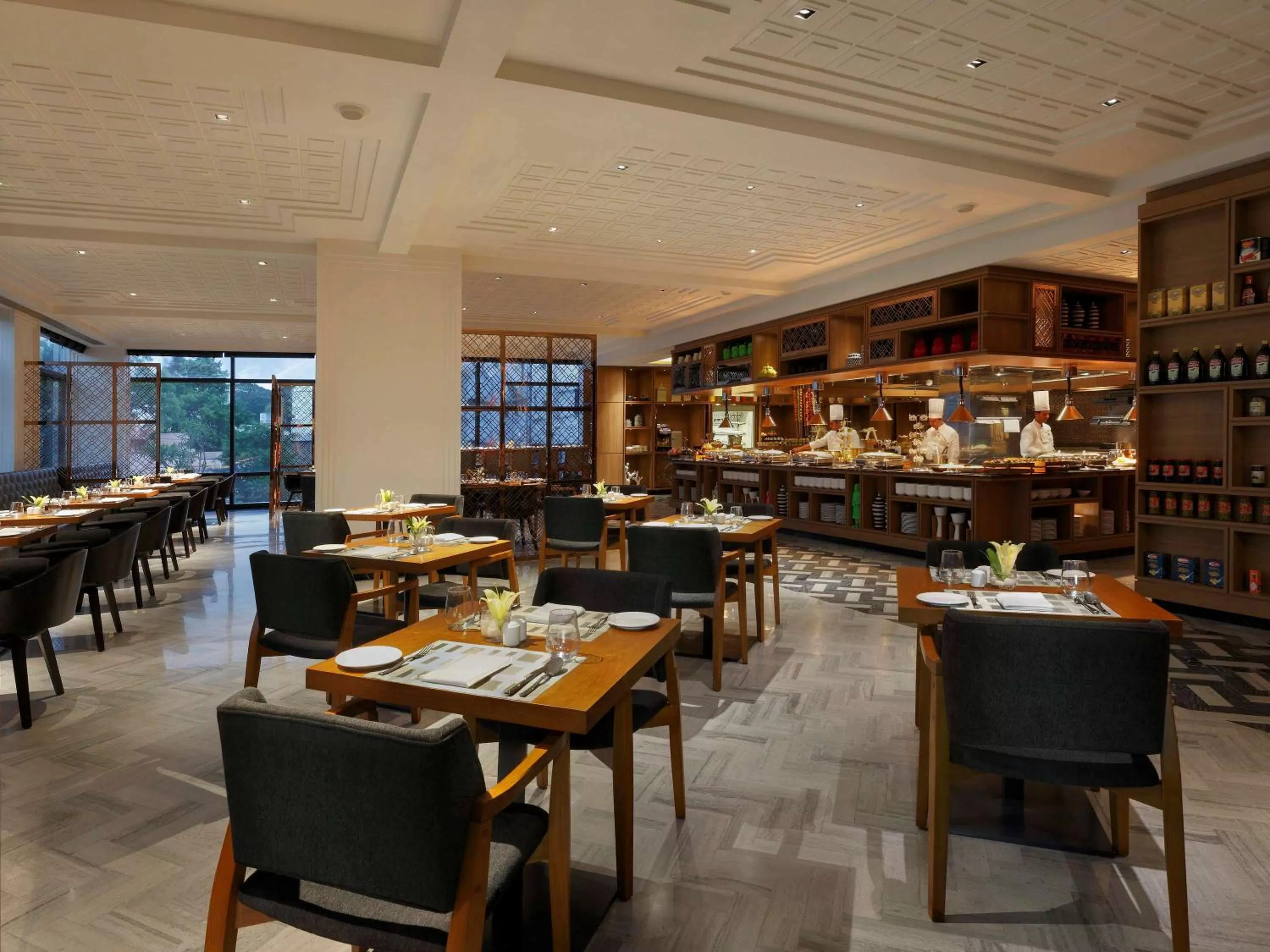 Restaurant/places to eat in Novotel Chennai Chamiers Road