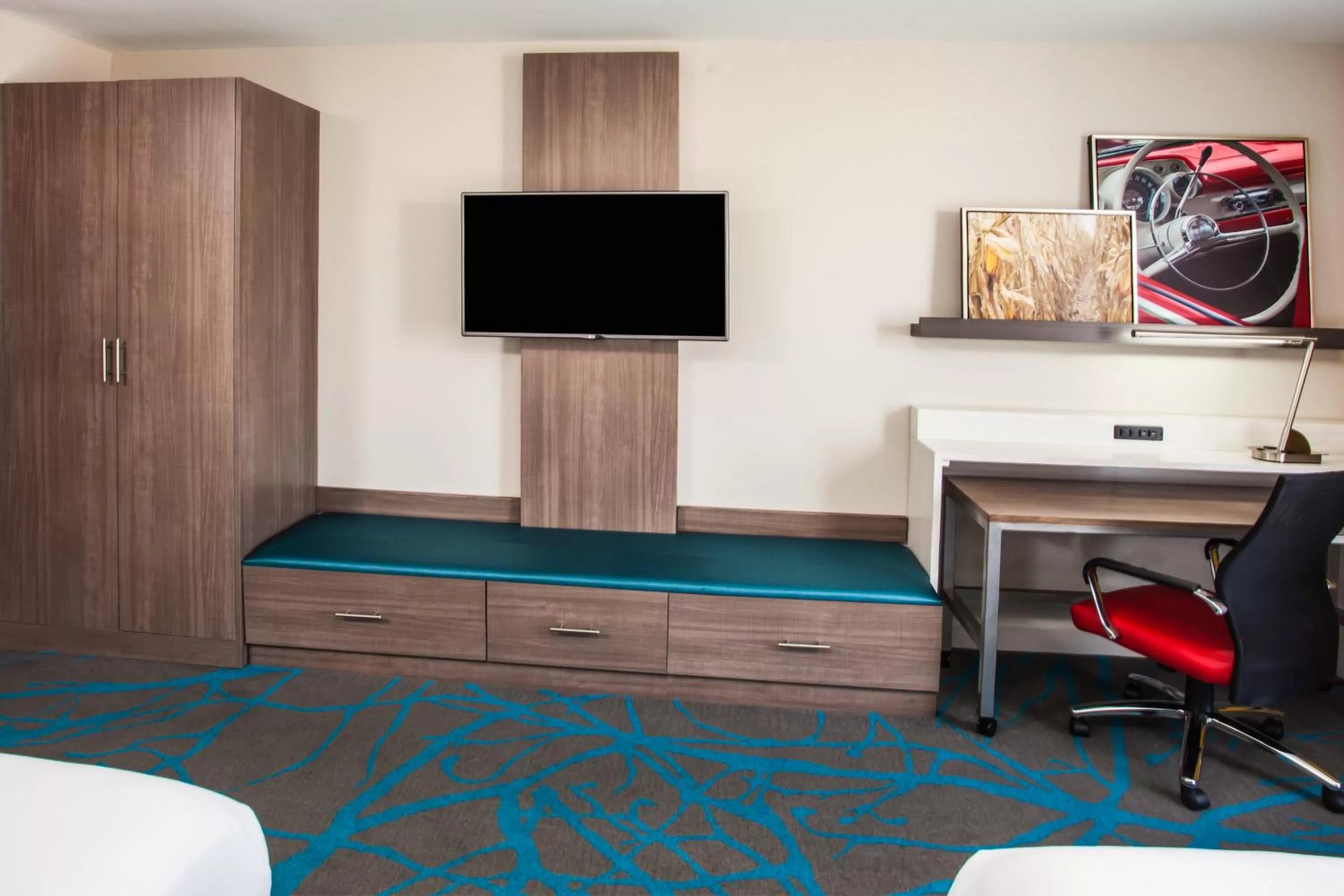 Photo of the whole room in Holiday Inn Express & Suites Litchfield by IHG