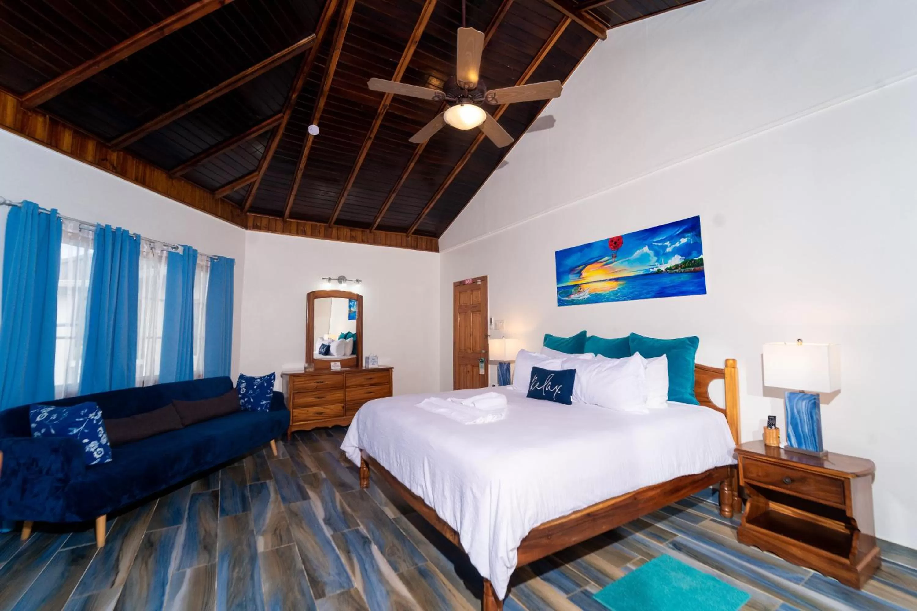 Bedroom, Bed in Blue Skies Beach Resort