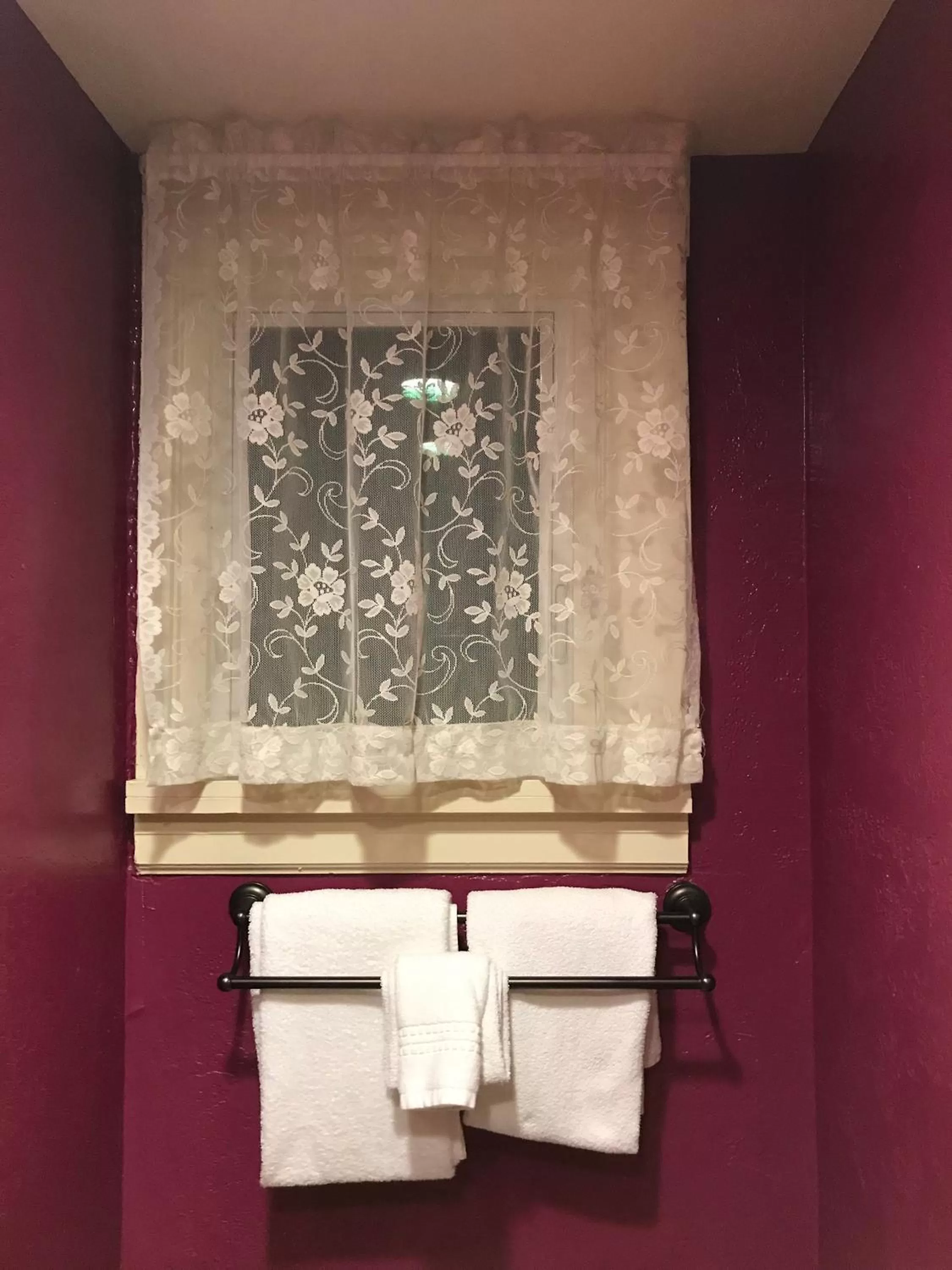 Bathroom in Hotel Sutter