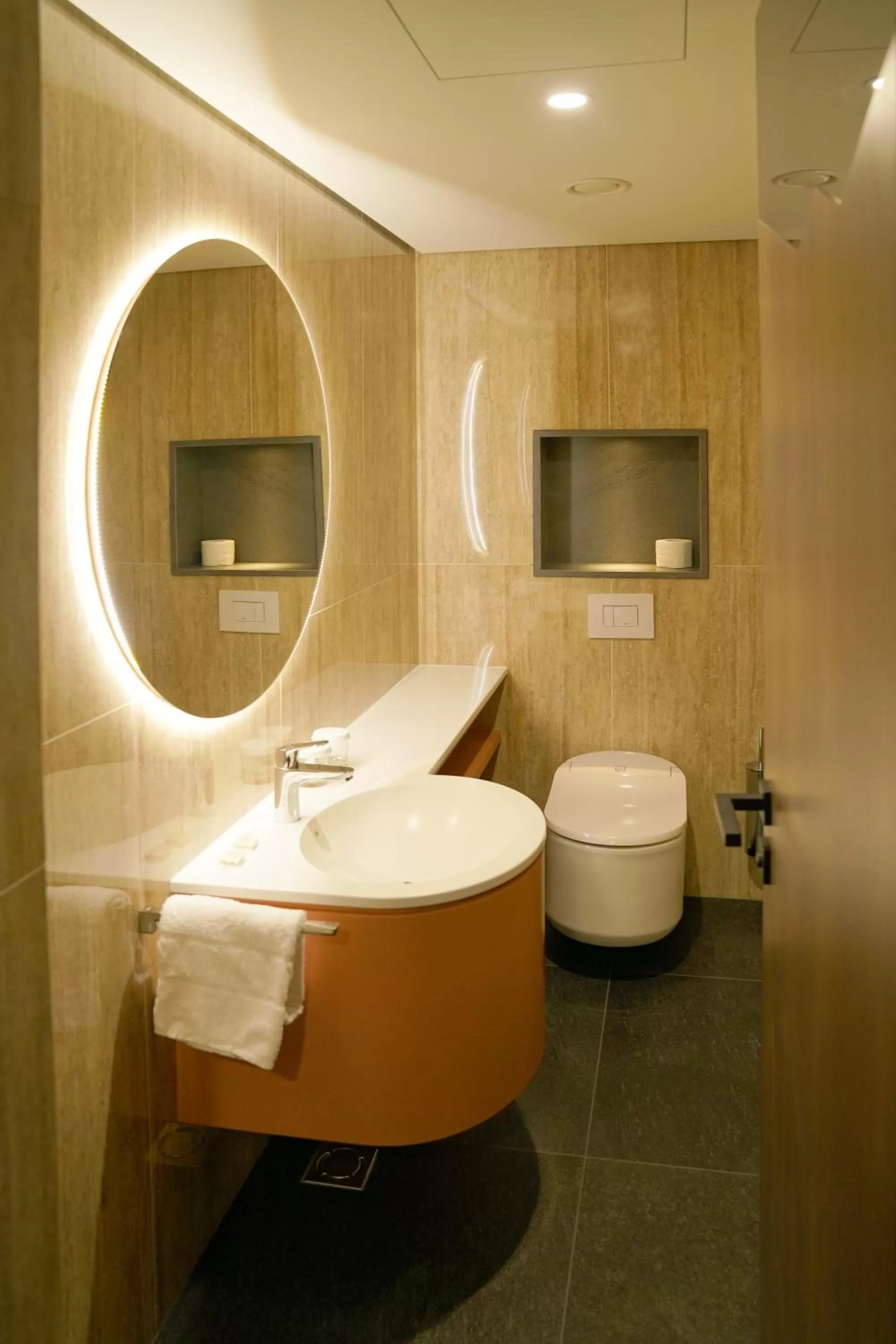 Toilet in HABAKUK Wellness & Event Hotel