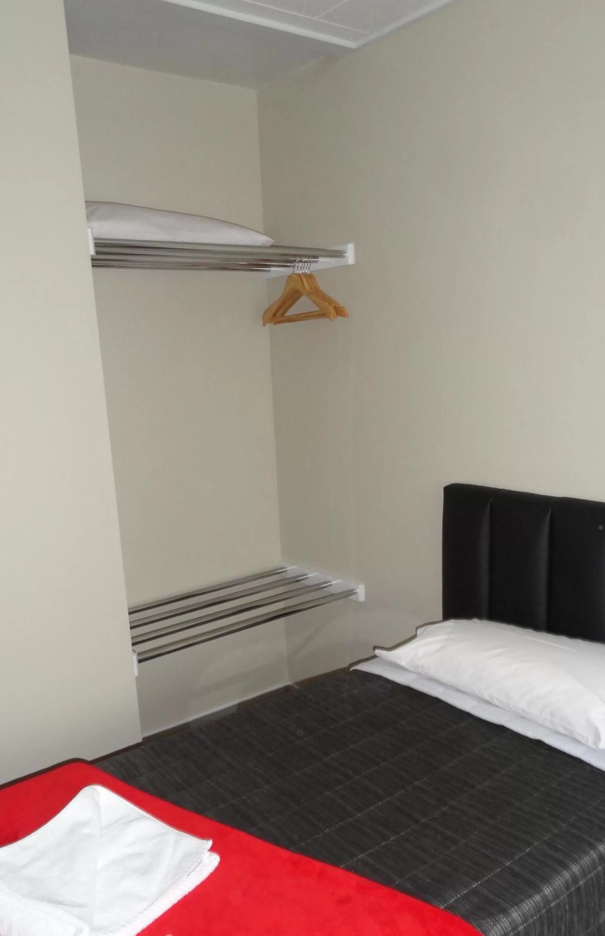 Bed in Aarburg Airport Motel