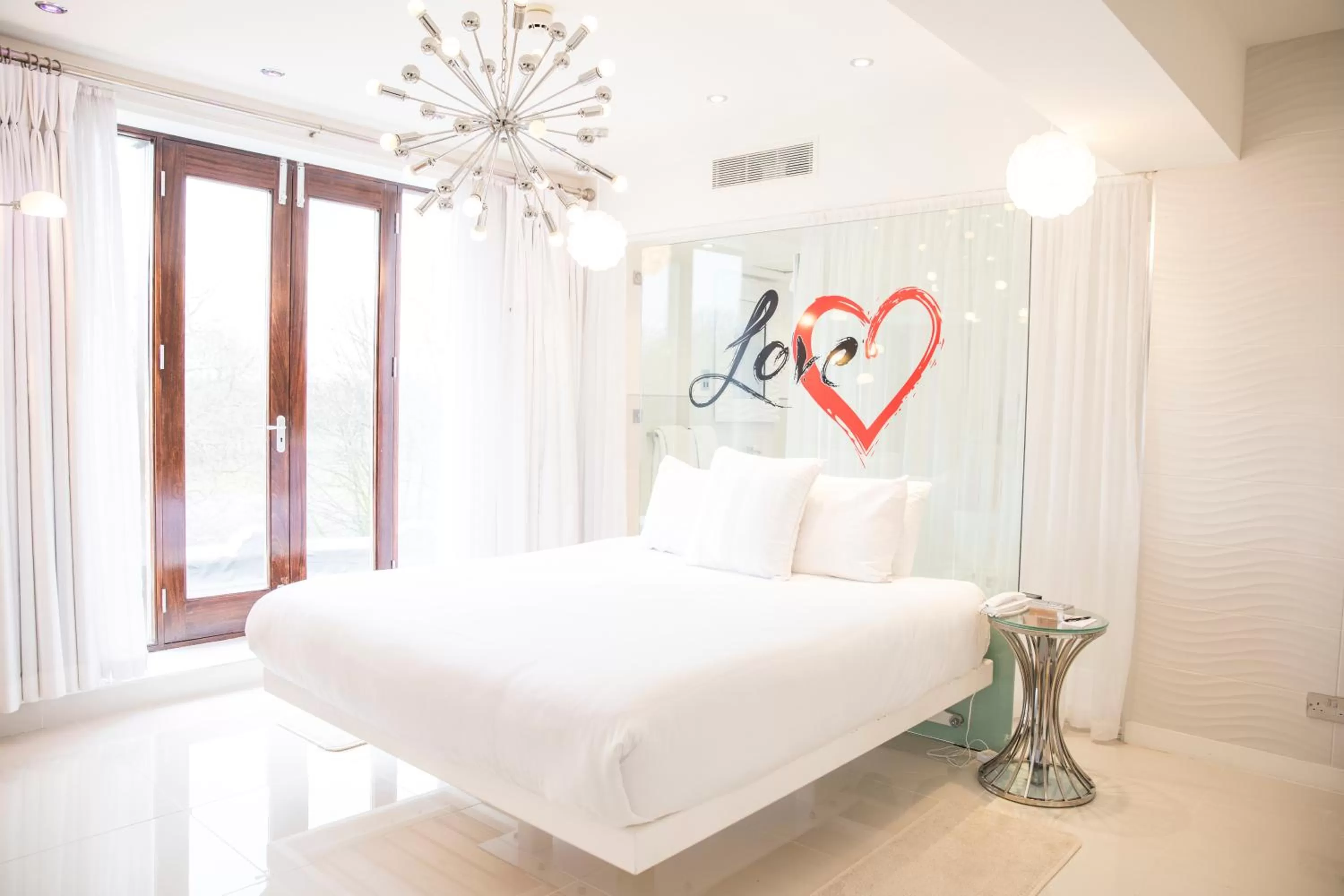 Bed in Earl Of Doncaster Hotel