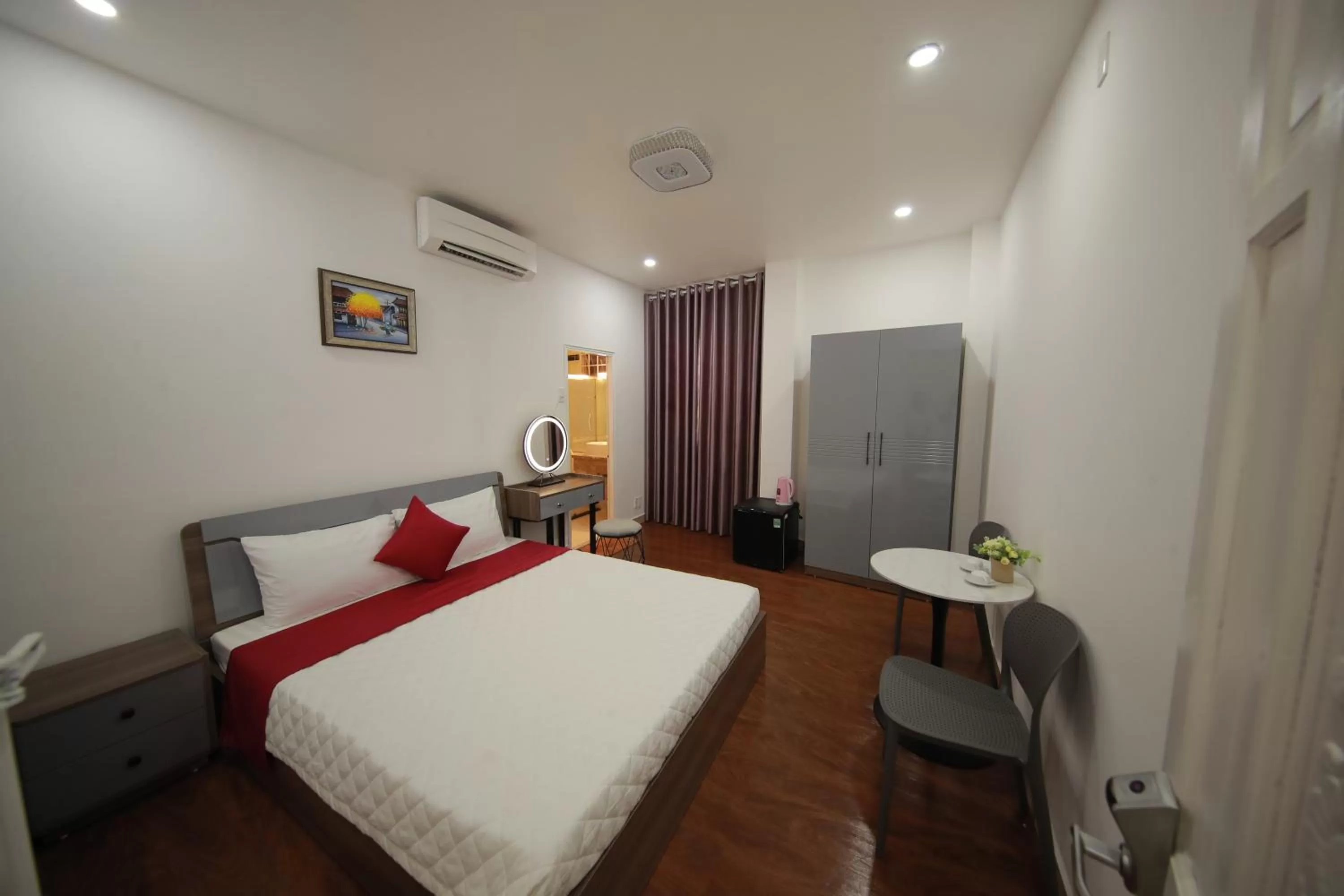 Photo of the whole room, Bed in PHÚ GIA BÙI VIỆN HOTEl