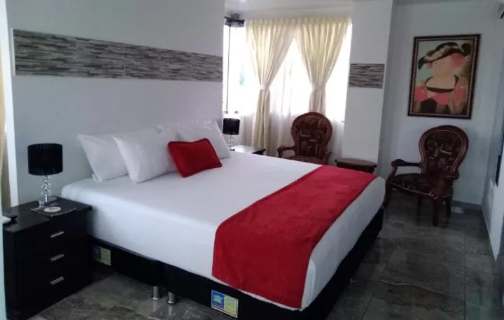 Bedroom, Bed in Hotel Cafe Plaza