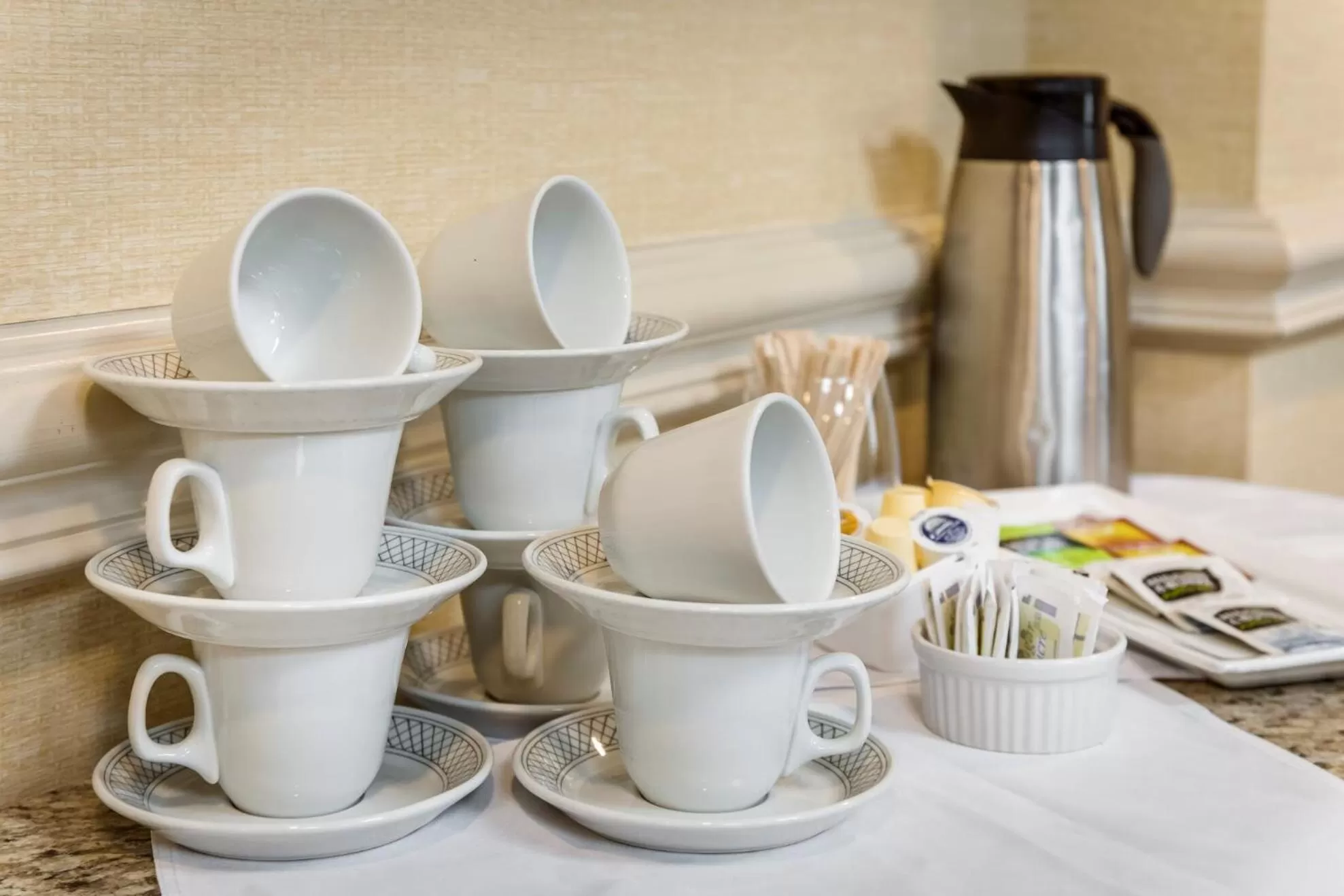 Breakfast in Monte Carlo Inn Vaughan Suites