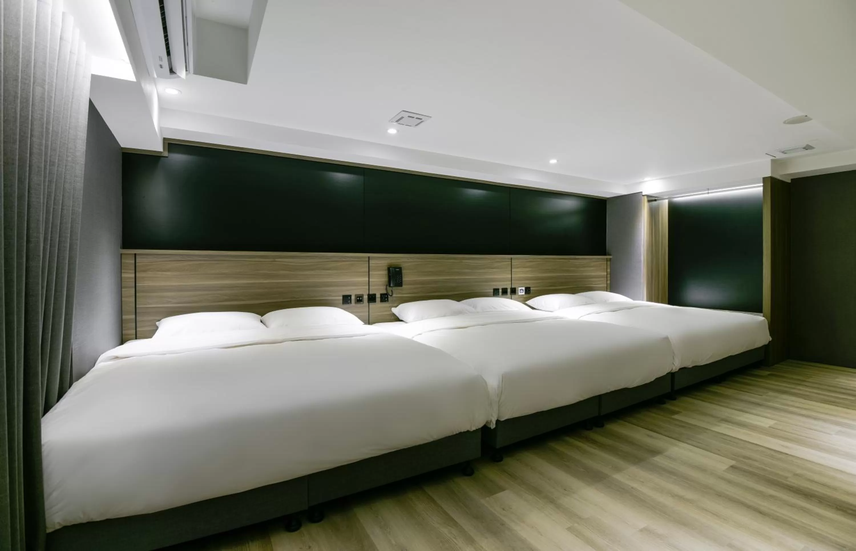 Bed in Autumn Willow Hotel