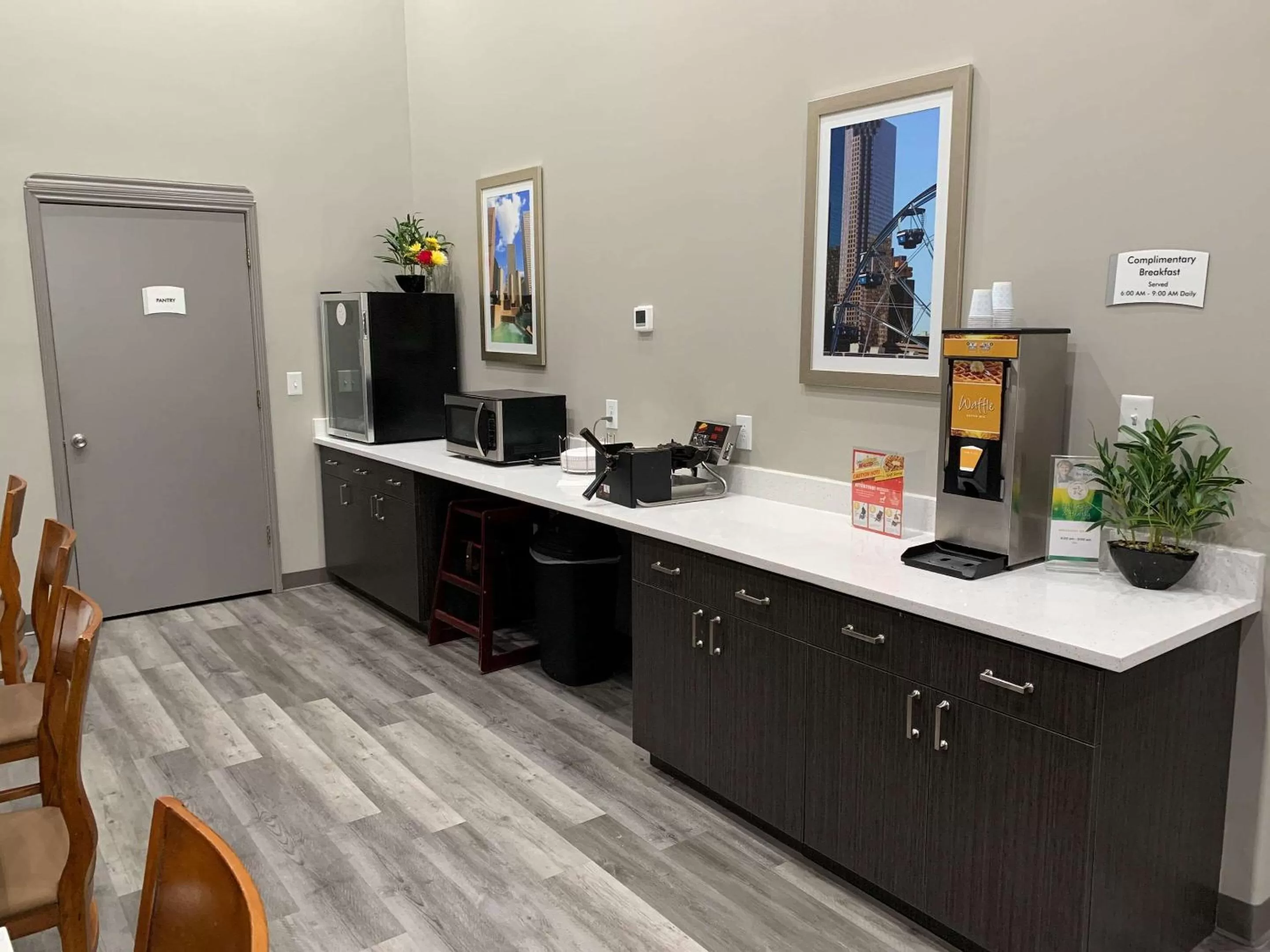 Restaurant/places to eat in Quality Suites Houston NW Cy-Fair