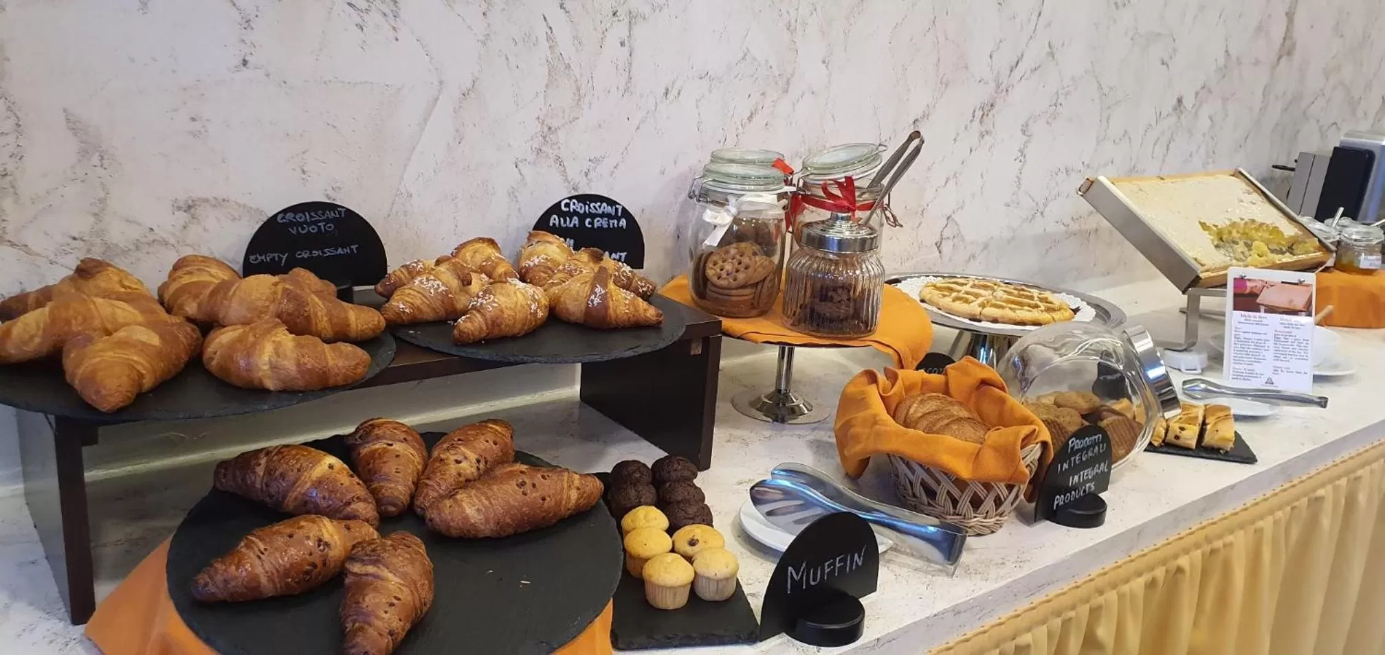 Restaurant/places to eat in MiHotel