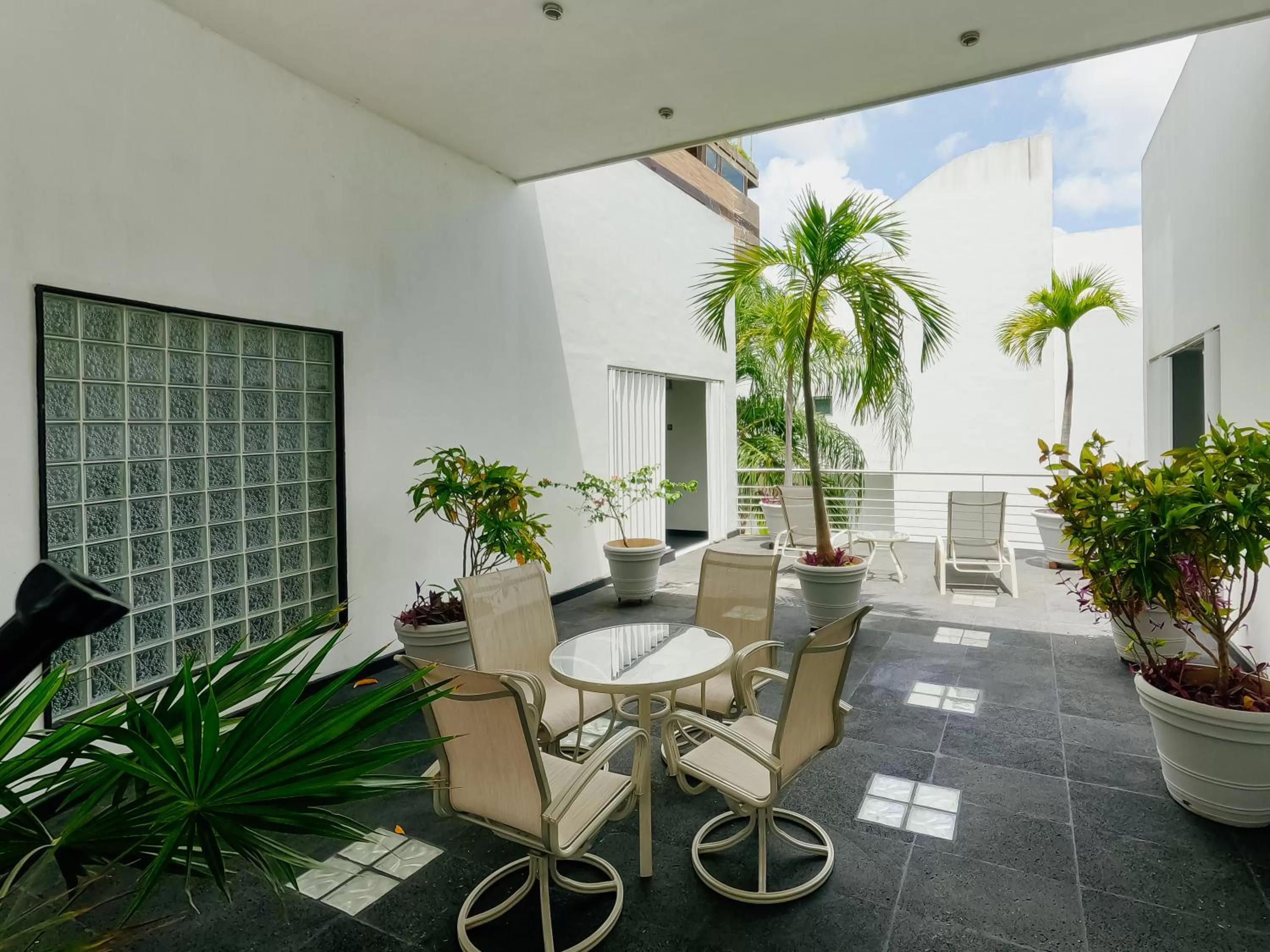 Balcony/Terrace in Dangelos Hotel on Fifth Avenue