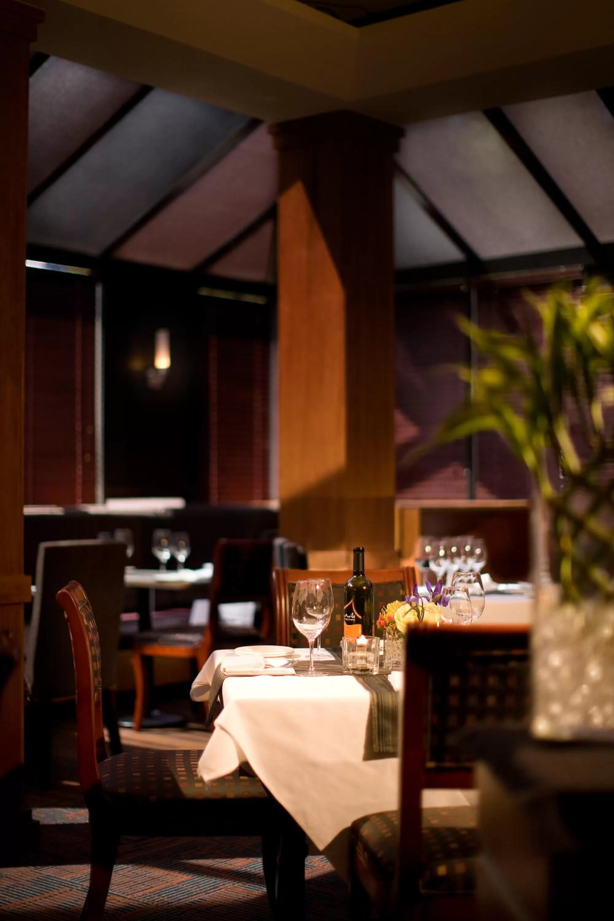Restaurant/places to eat in Executive Hotel Vancouver Airport