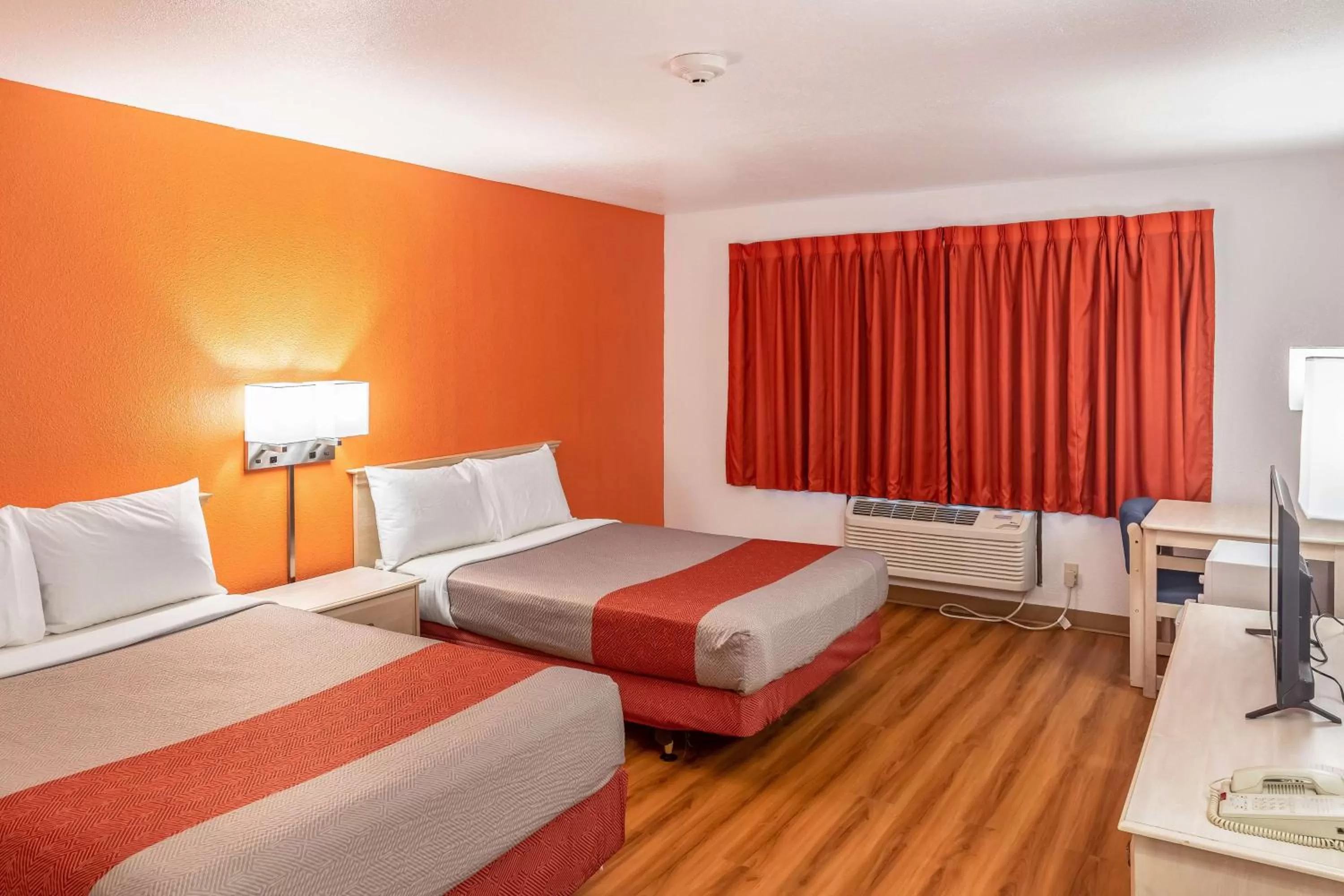 Quadruple Room - Disability Access - Non-Smoking in Motel 6-Fond Du Lac, WI