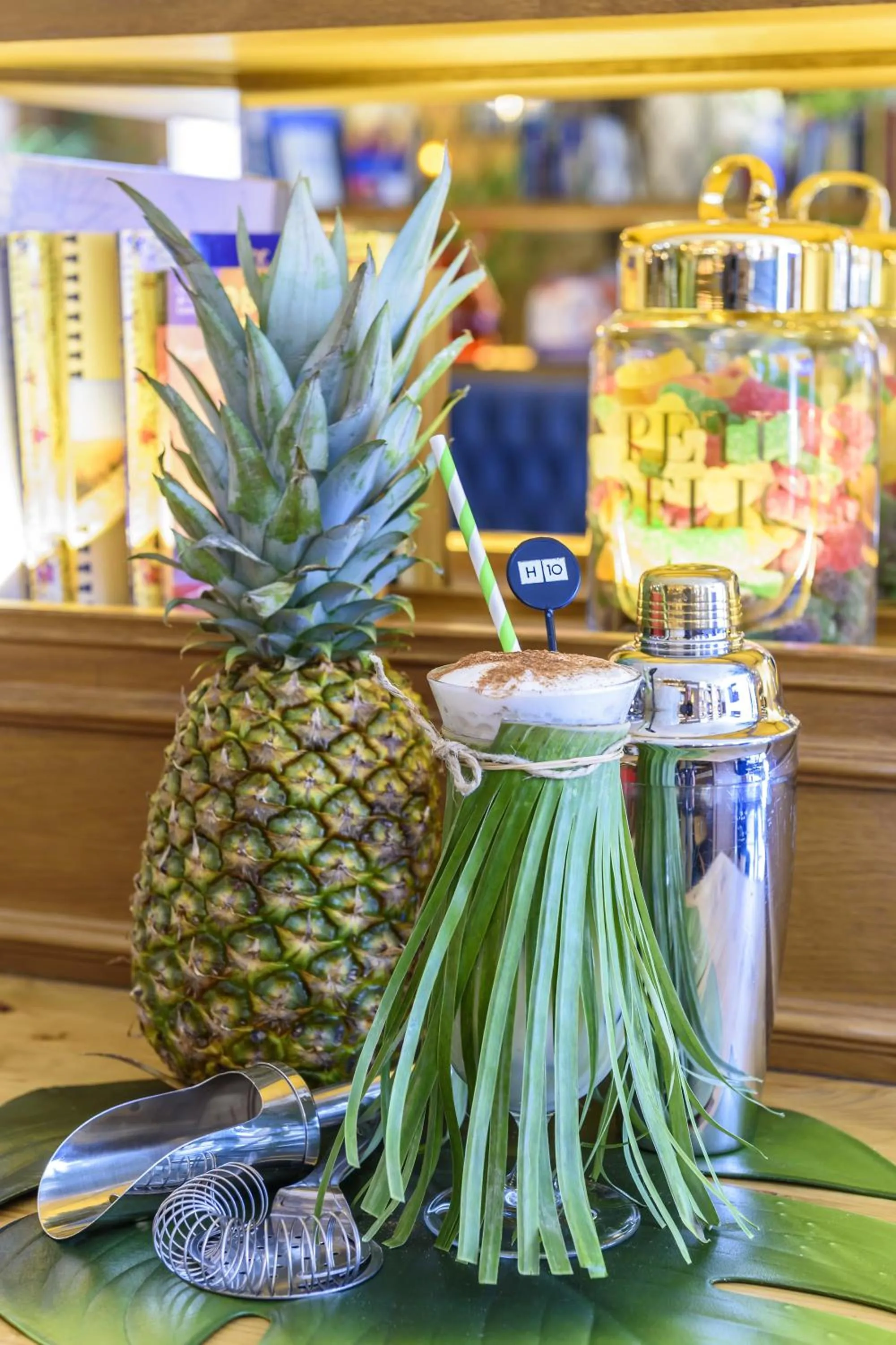 Evening entertainment in Boutique Hotel H10 Villa de la Reina