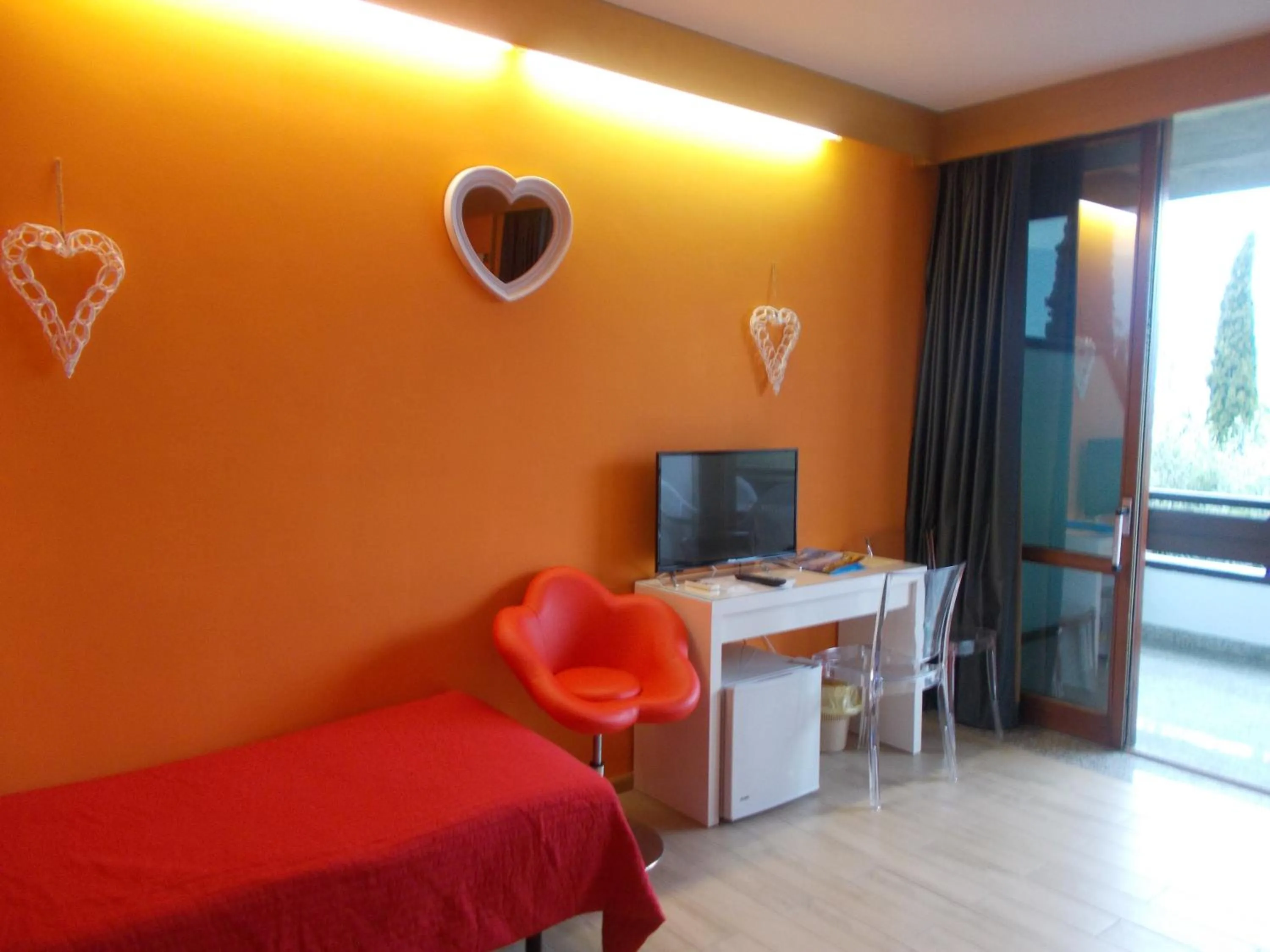 TV and multimedia, Bed in Hotel Laura Christina