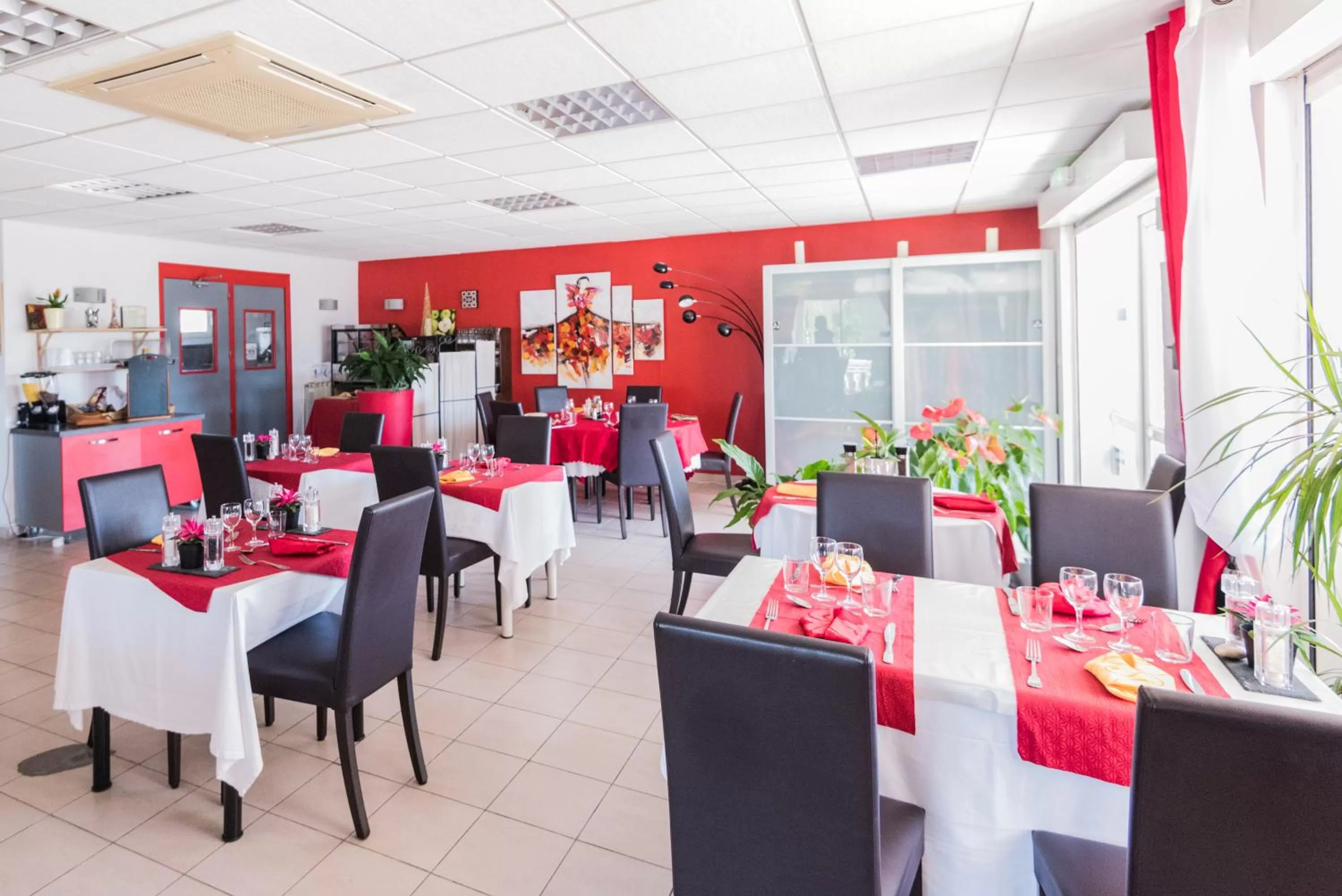 Restaurant/places to eat in Le Grand Jardin