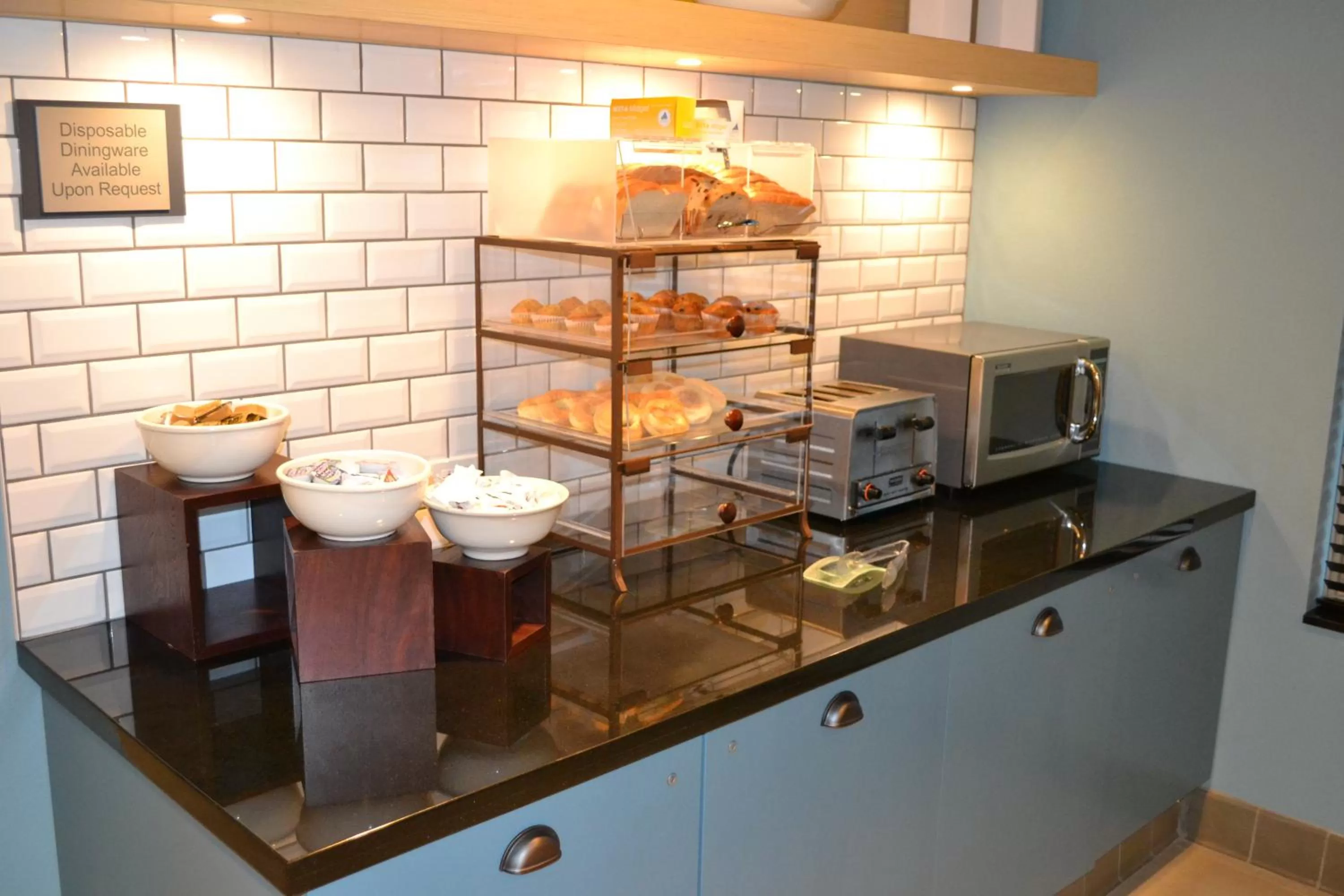 Food in Country Inn & Suites by Radisson Roseville - St Paul