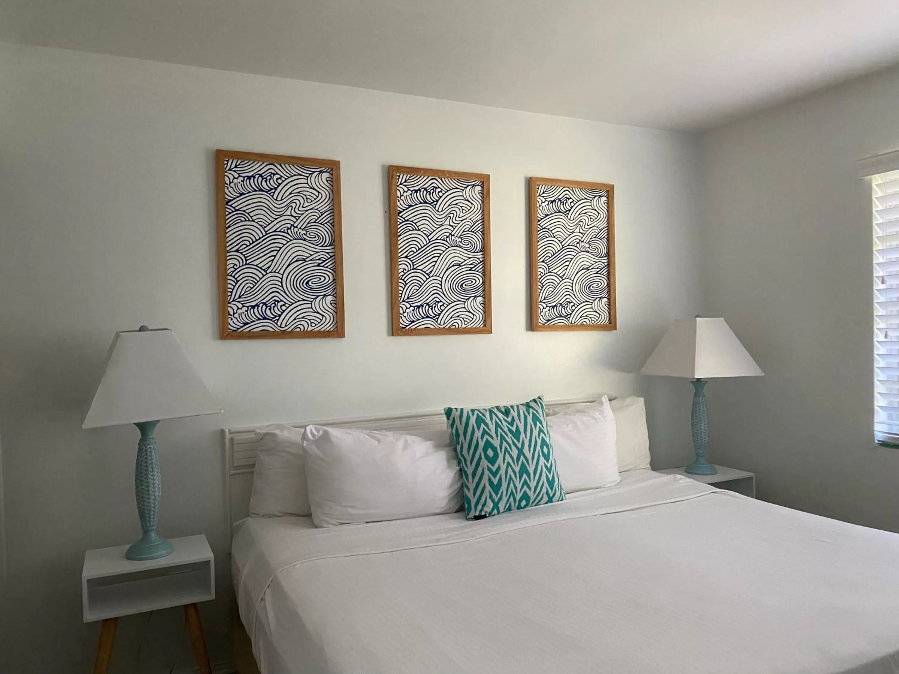 Bed in Seaspray Surf Lodge