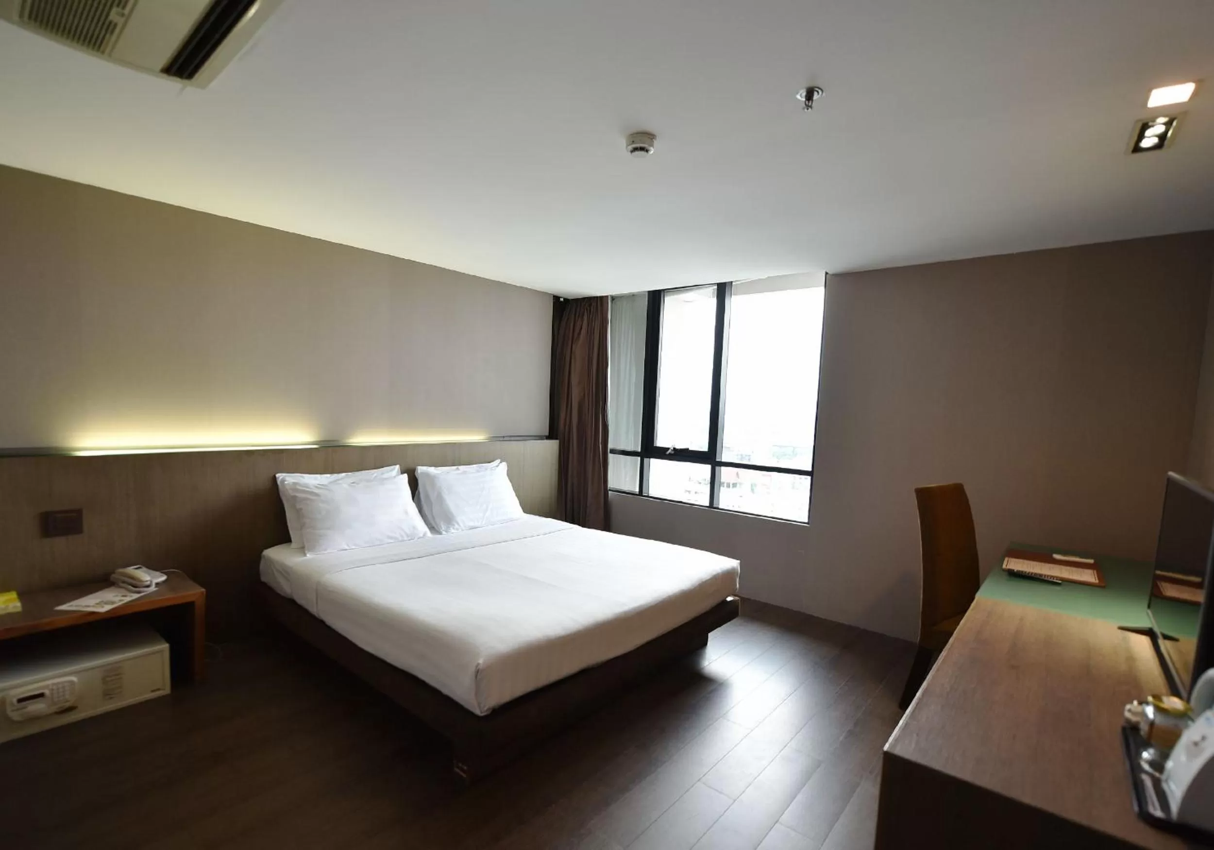 Bed in Bangkok City Hotel