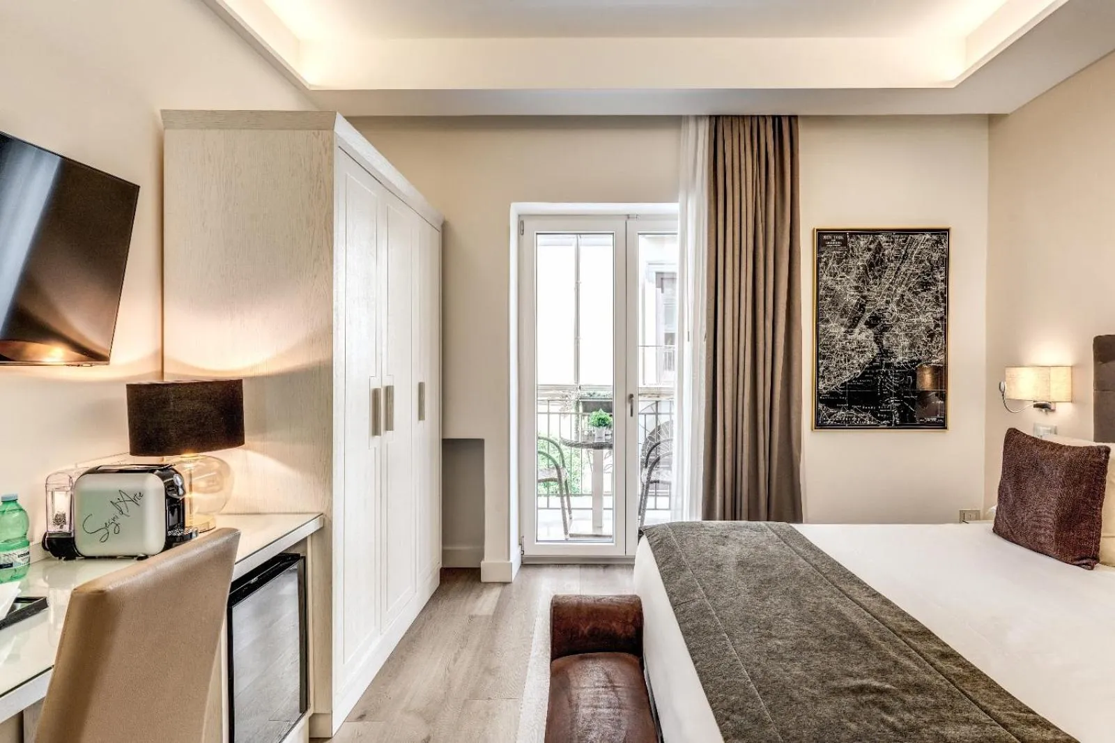 Decorative detail, Bed in Hotel Sorrento City