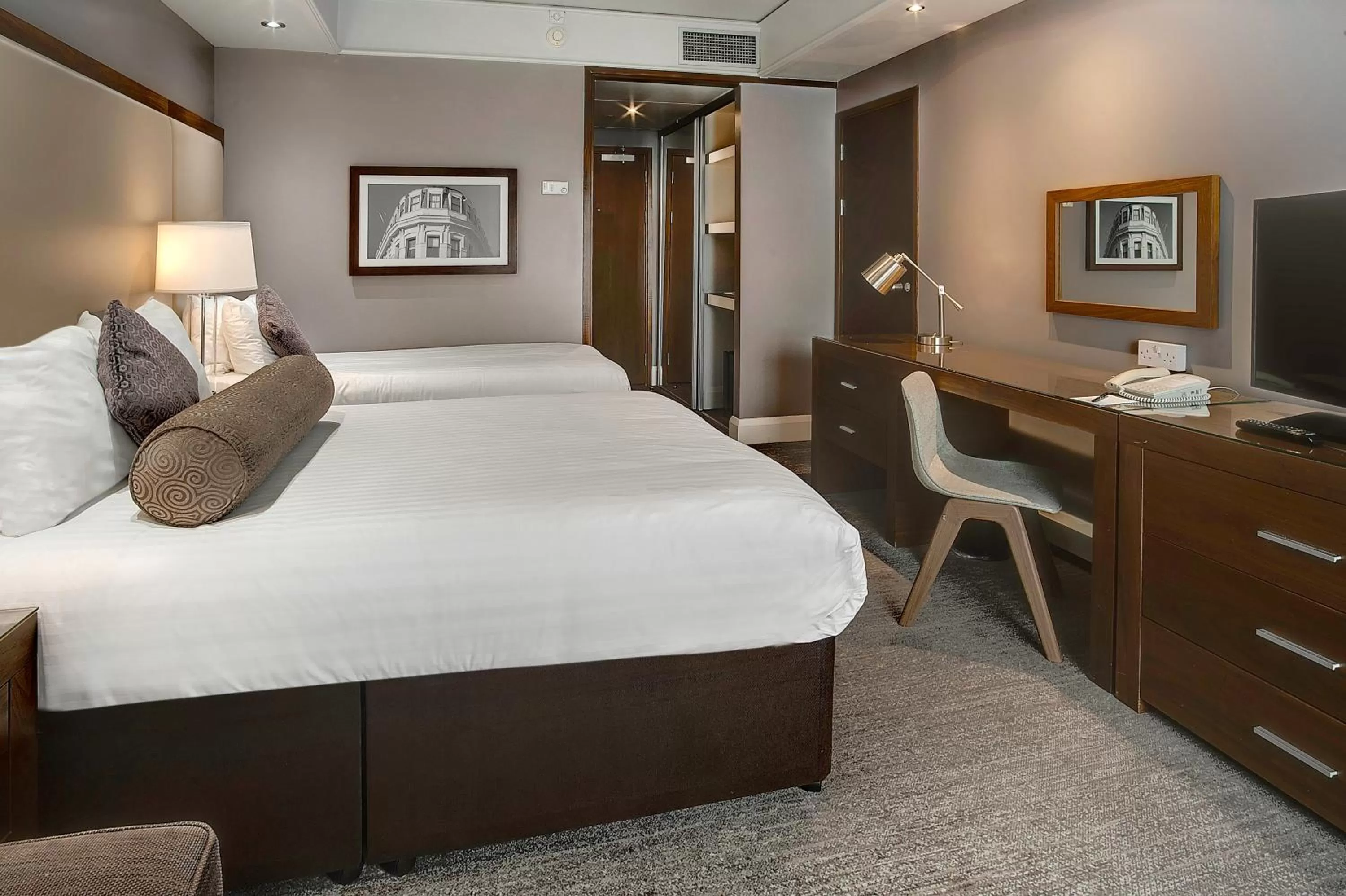 Bedroom, Bed in Sandman Signature London Gatwick Hotel