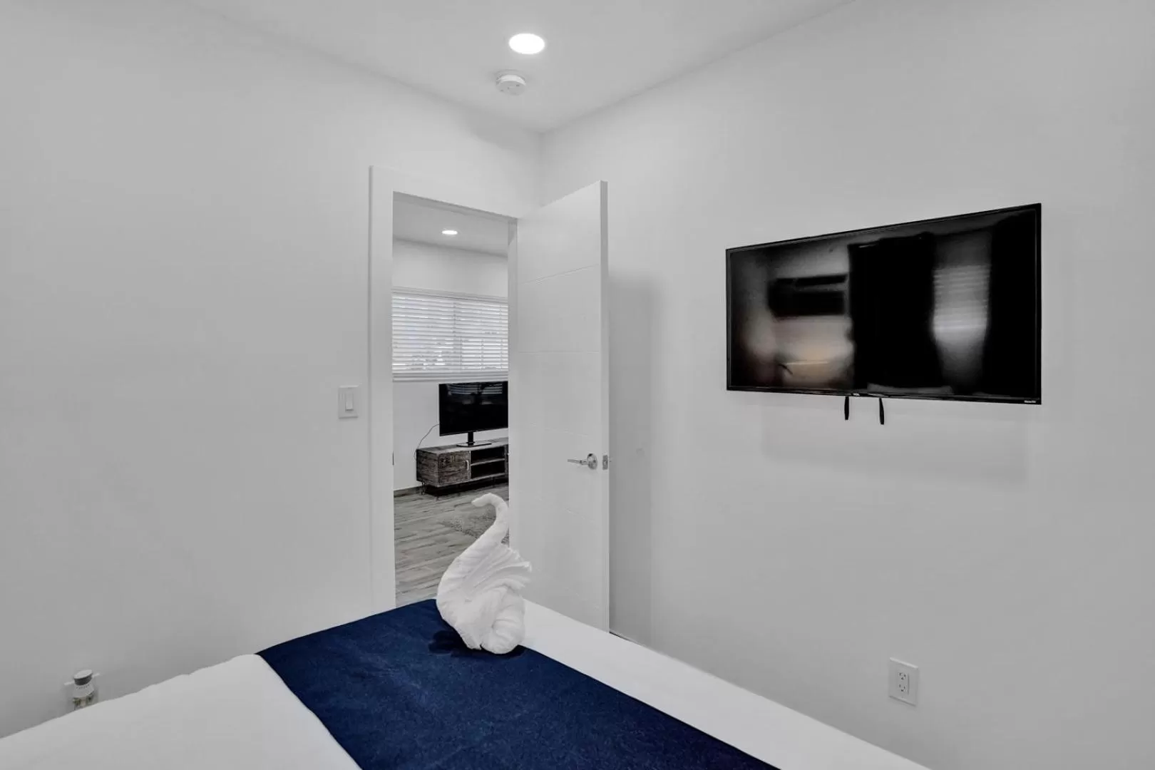 Other, Bed in Fillmore Suits