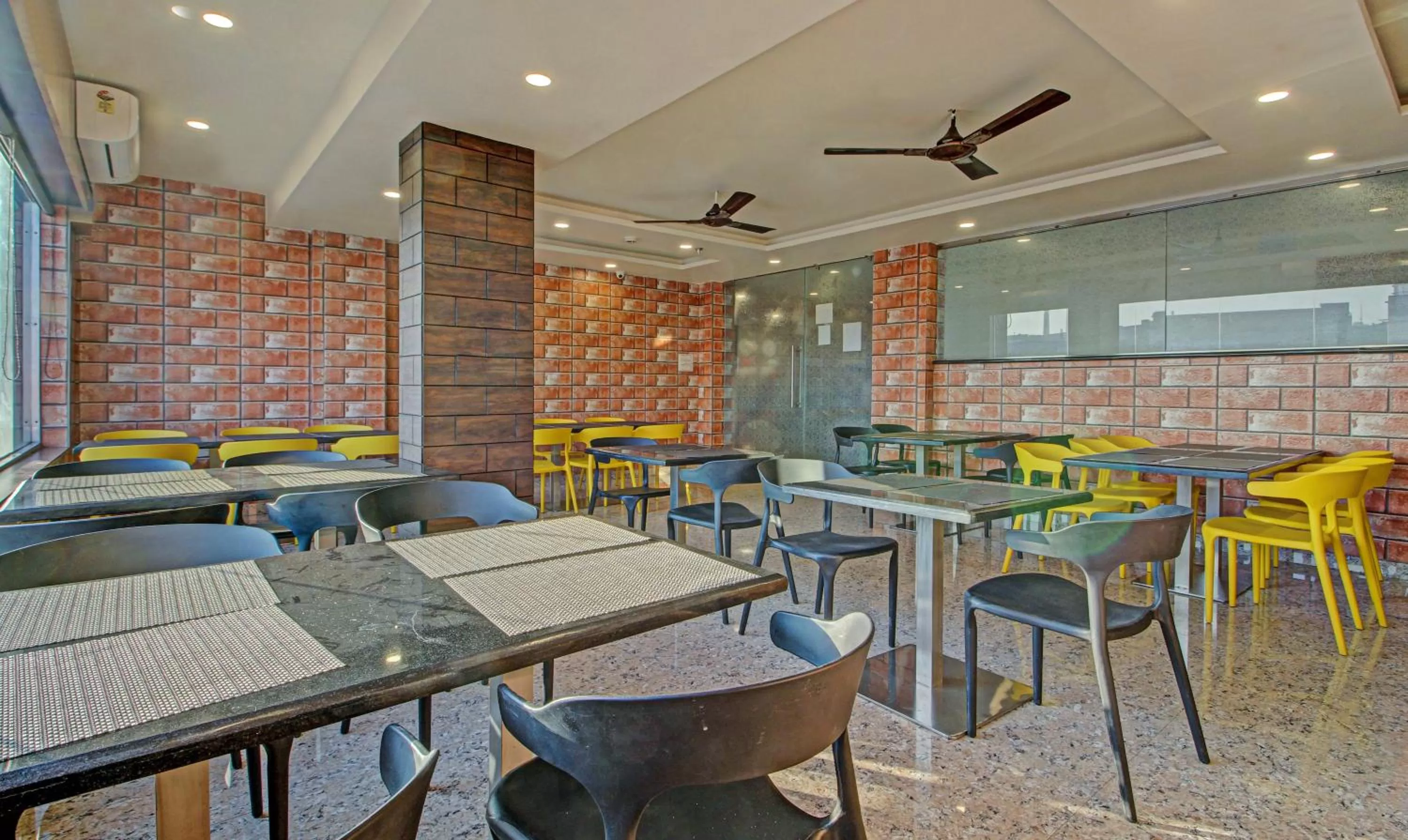 Restaurant/places to eat in Treebo Golden Heights