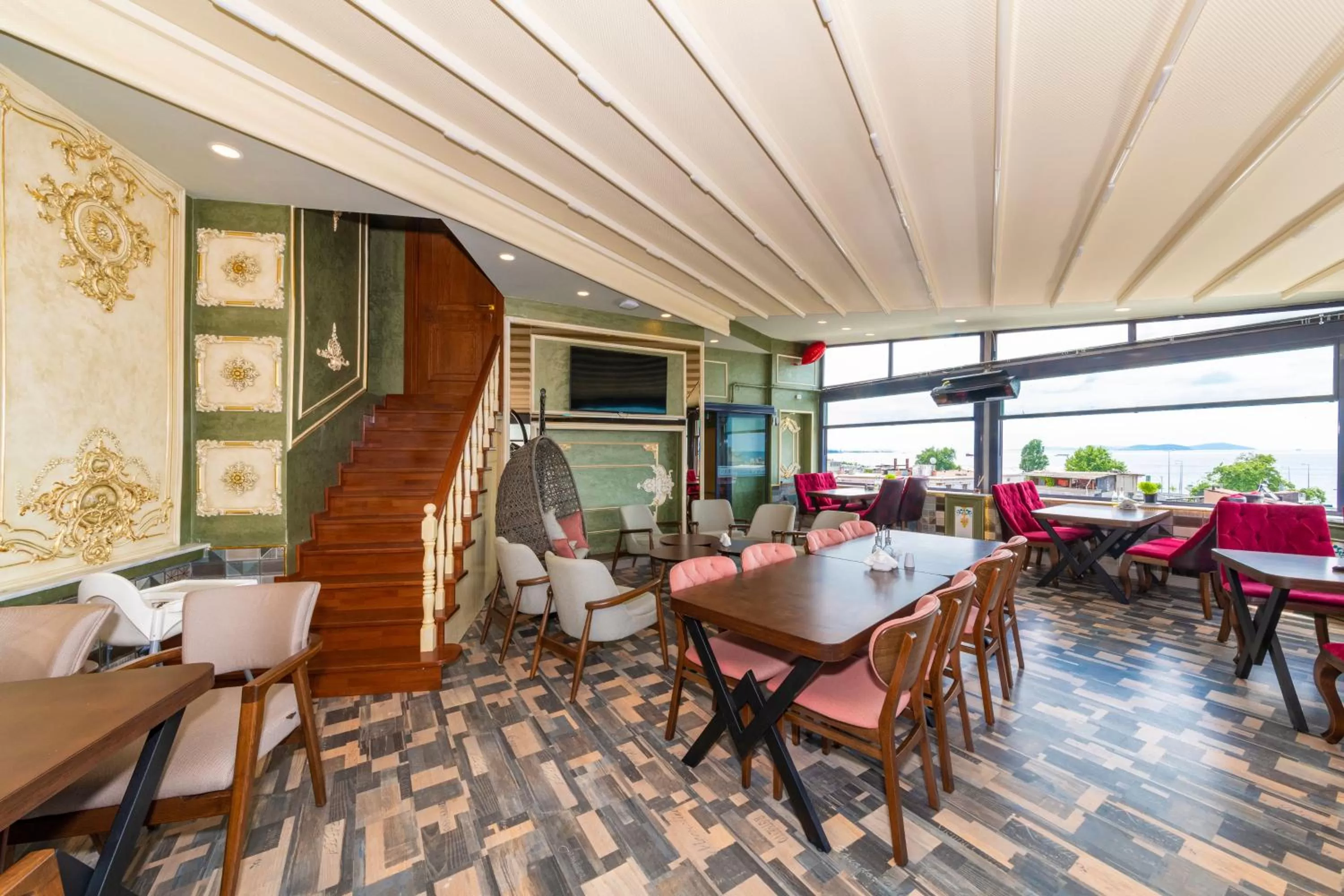 Restaurant/places to eat in Golden Sand Hotel