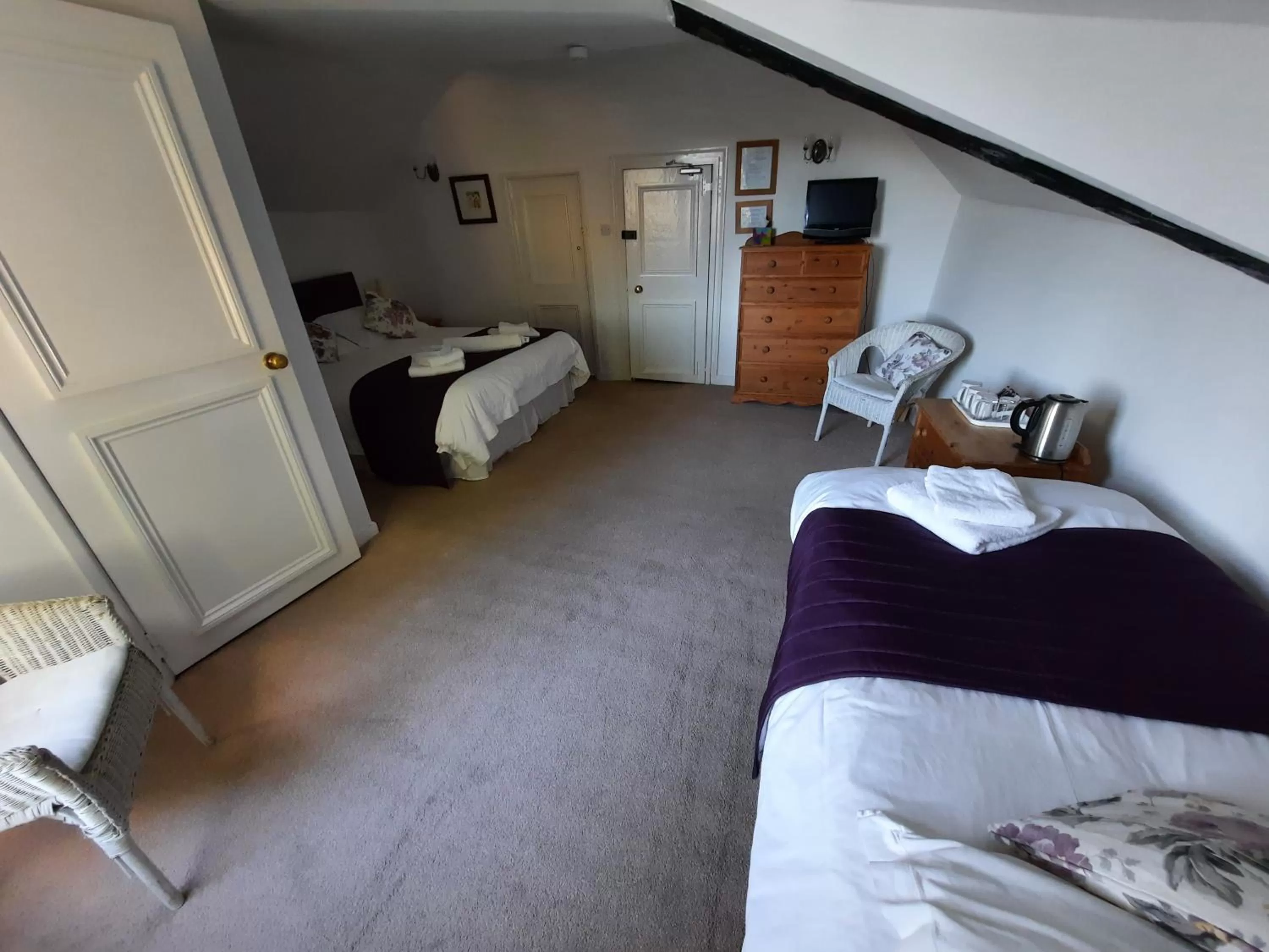 TV and multimedia, Bed in The White Cottage