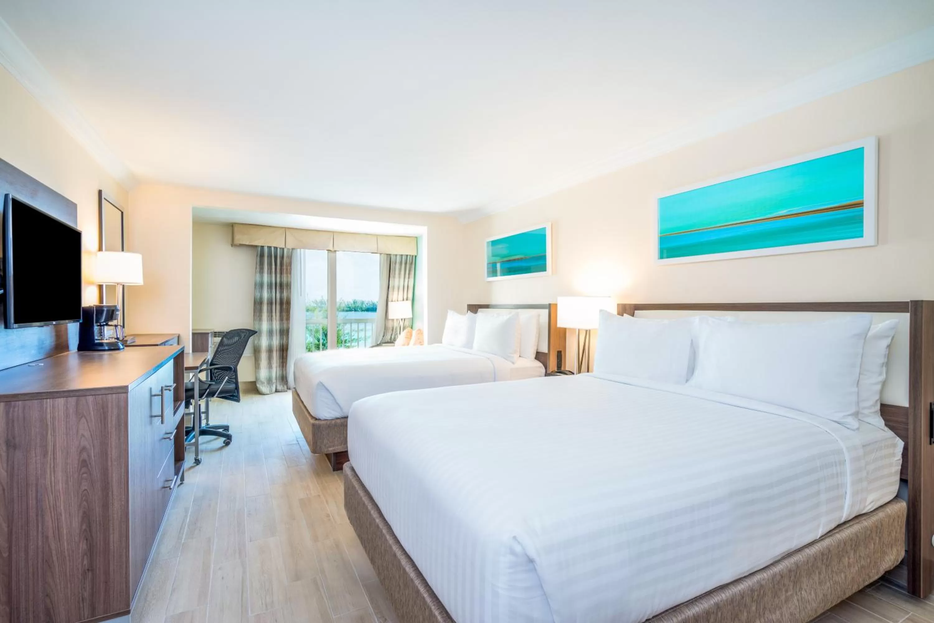 Bed in Holiday Inn Express & Suites Nassau by IHG