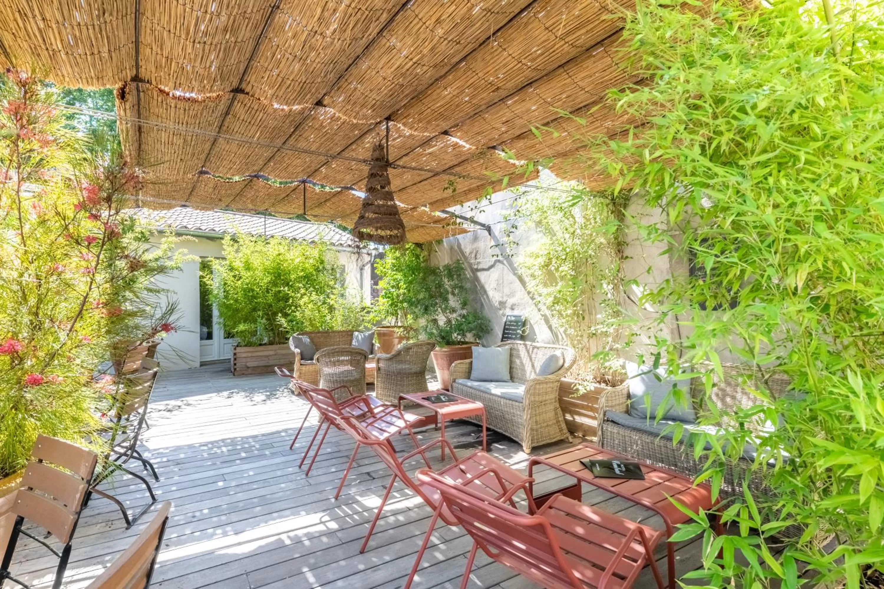 Property building in Hôtel Central