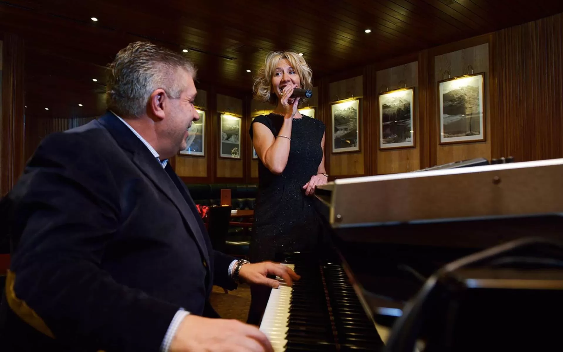 Entertainment in Crystal Hotel superior